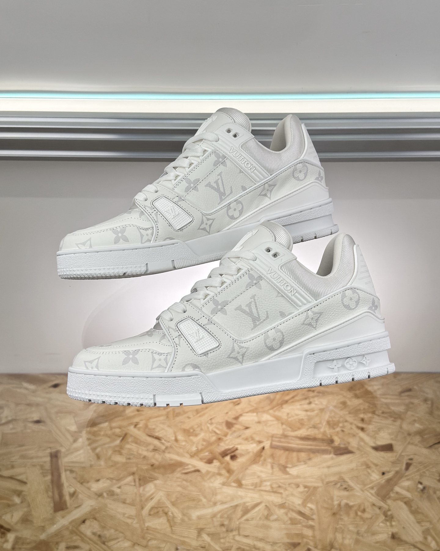 LOUIS VUITTON 1AHDN2 LV Trainer Sneaker