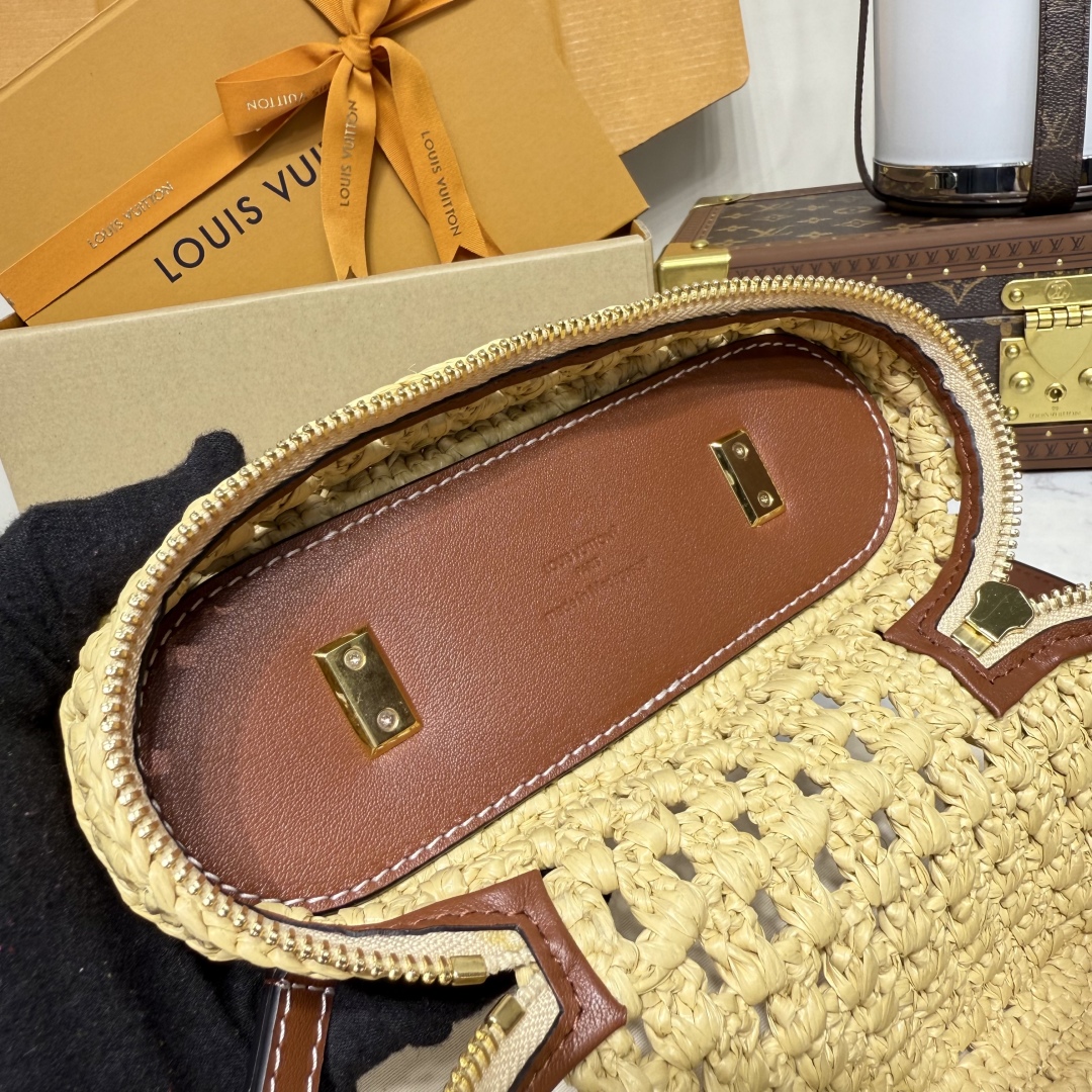 Louis Vuitton M14303 Vanity Chain Pouch