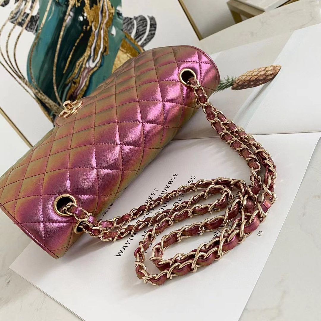 chanle Pearlescent CF chain flap bag