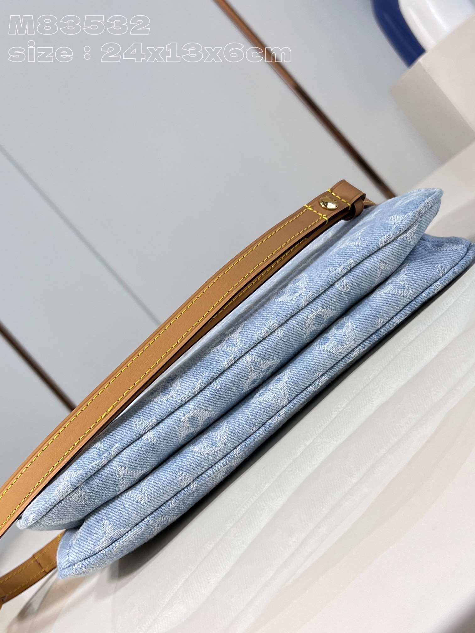 Louis Vuitton M83532 Liv Pochette Sky Blue