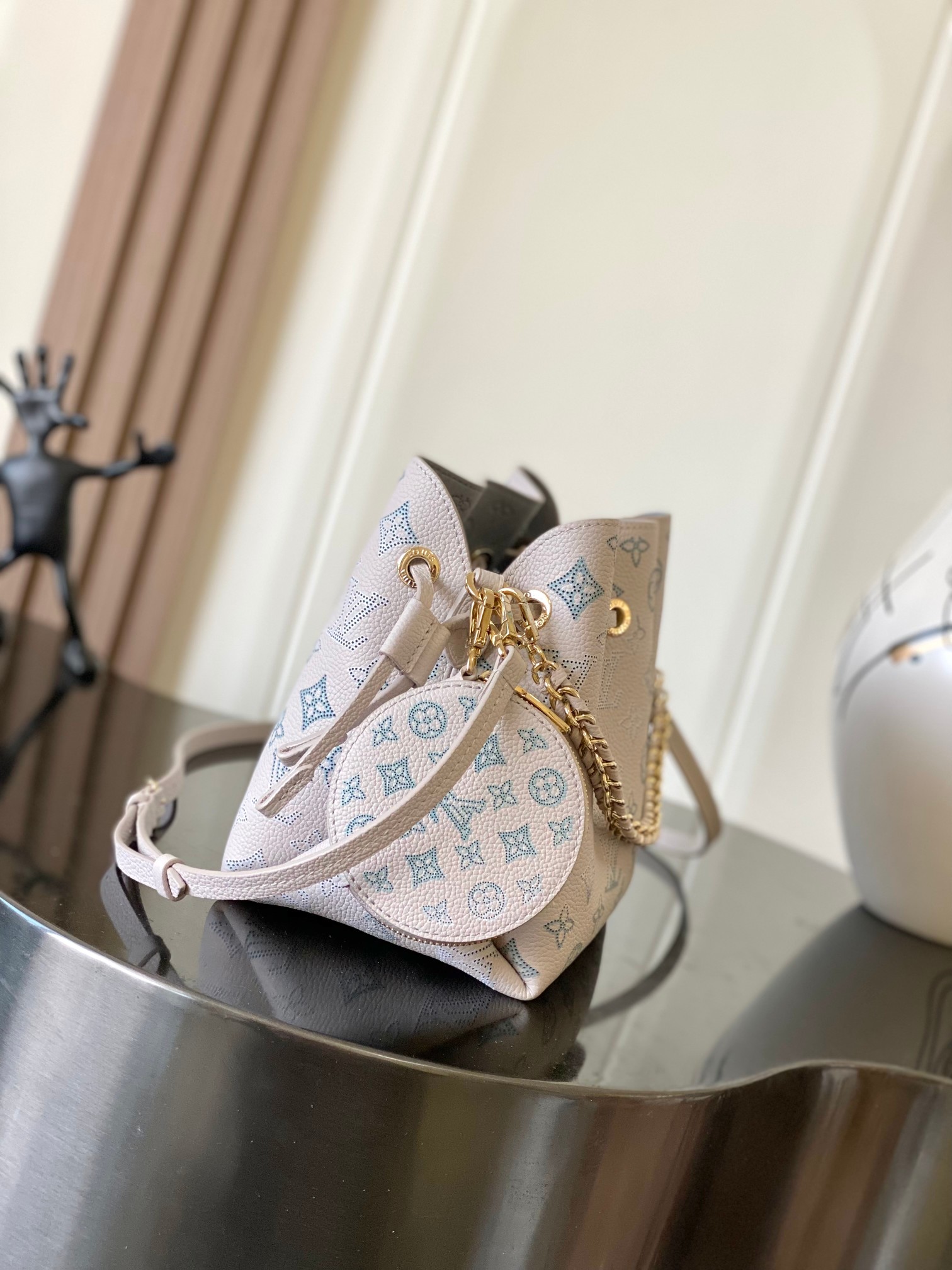 M12125 Flight Mode Bella