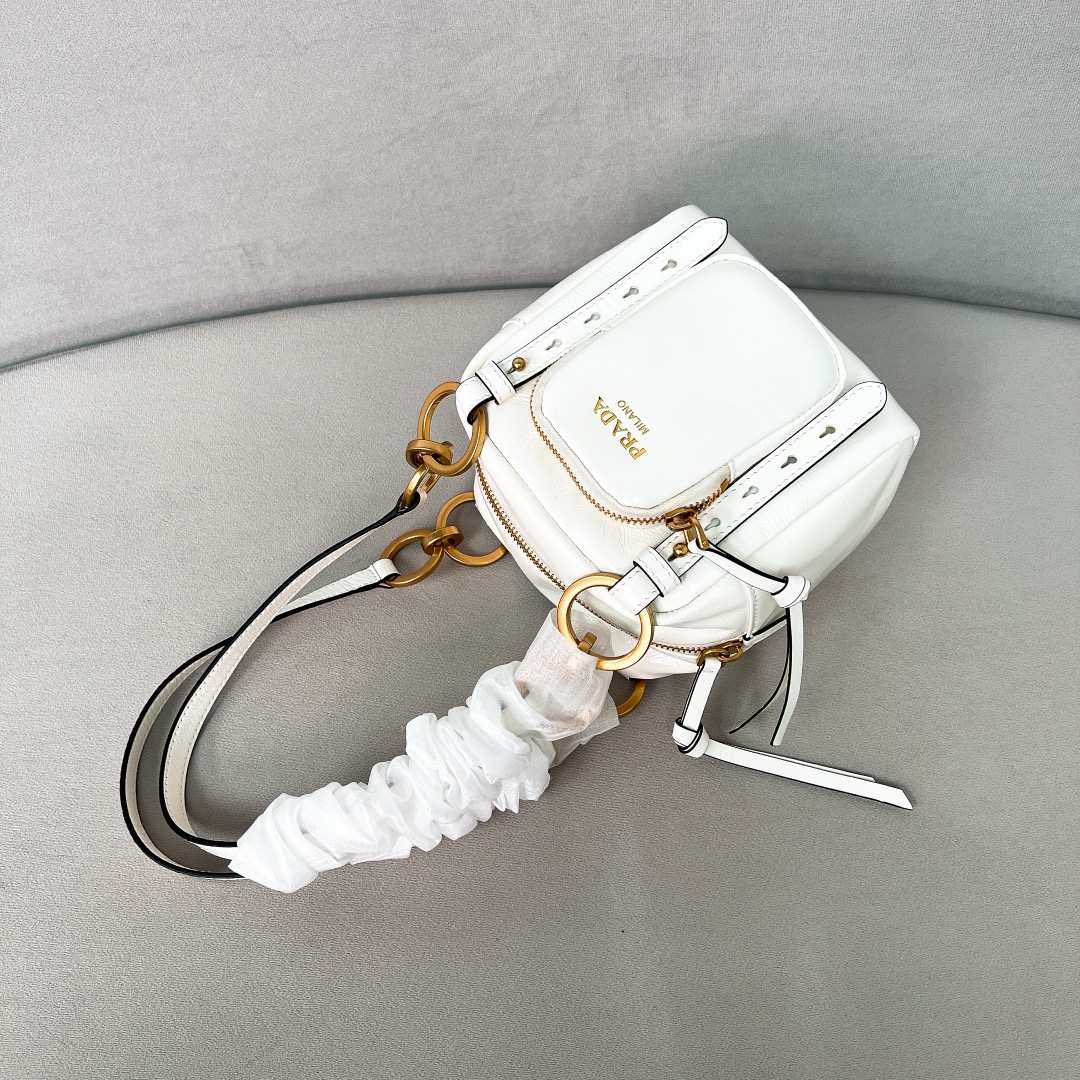 2025 Oil-Wax Leather Dangel Bag 1BB137-white