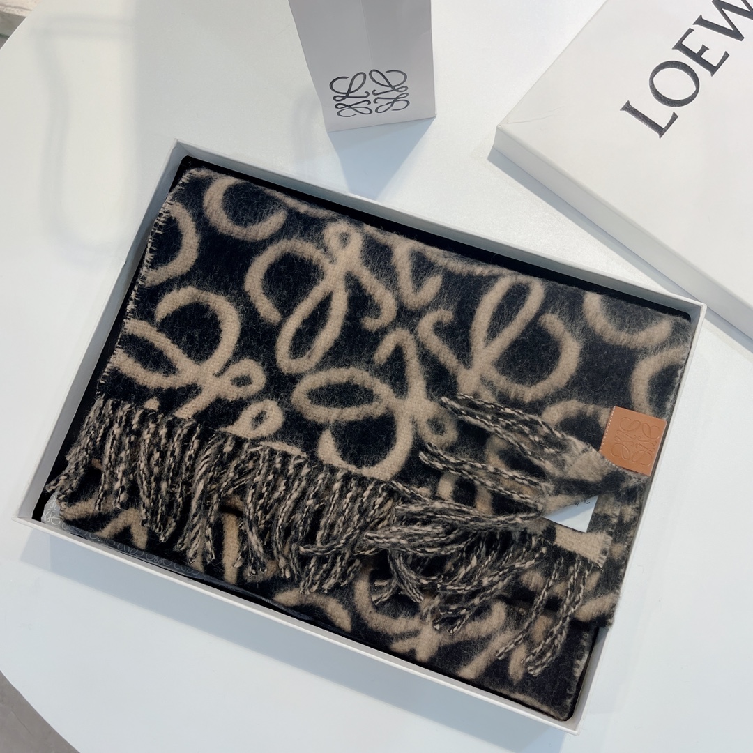 𝐋𝐨𝐞𝐰𝐞-Wool scarf-black