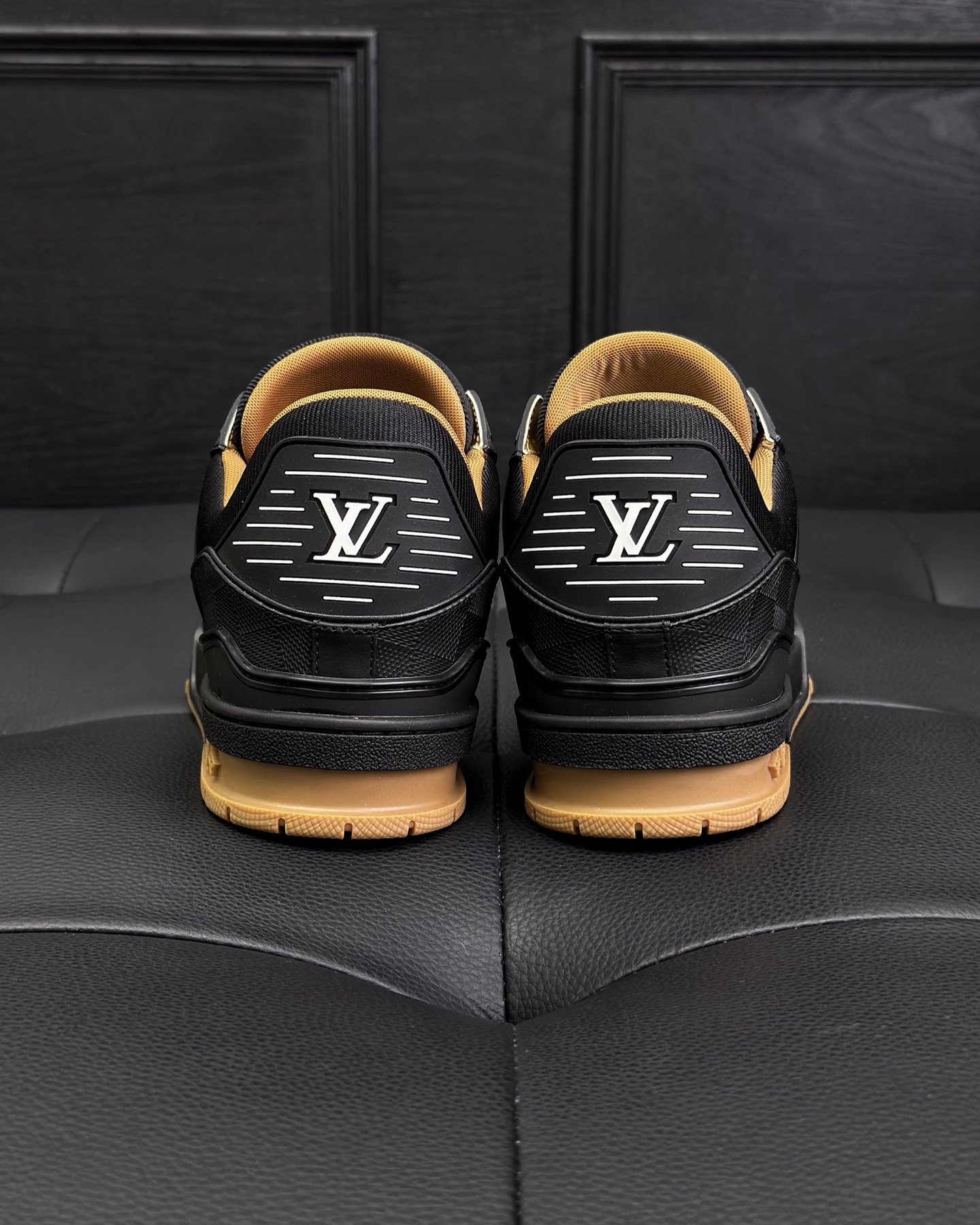 LOUIS VUITTON 1AHTSQ LV Trainer Sneaker