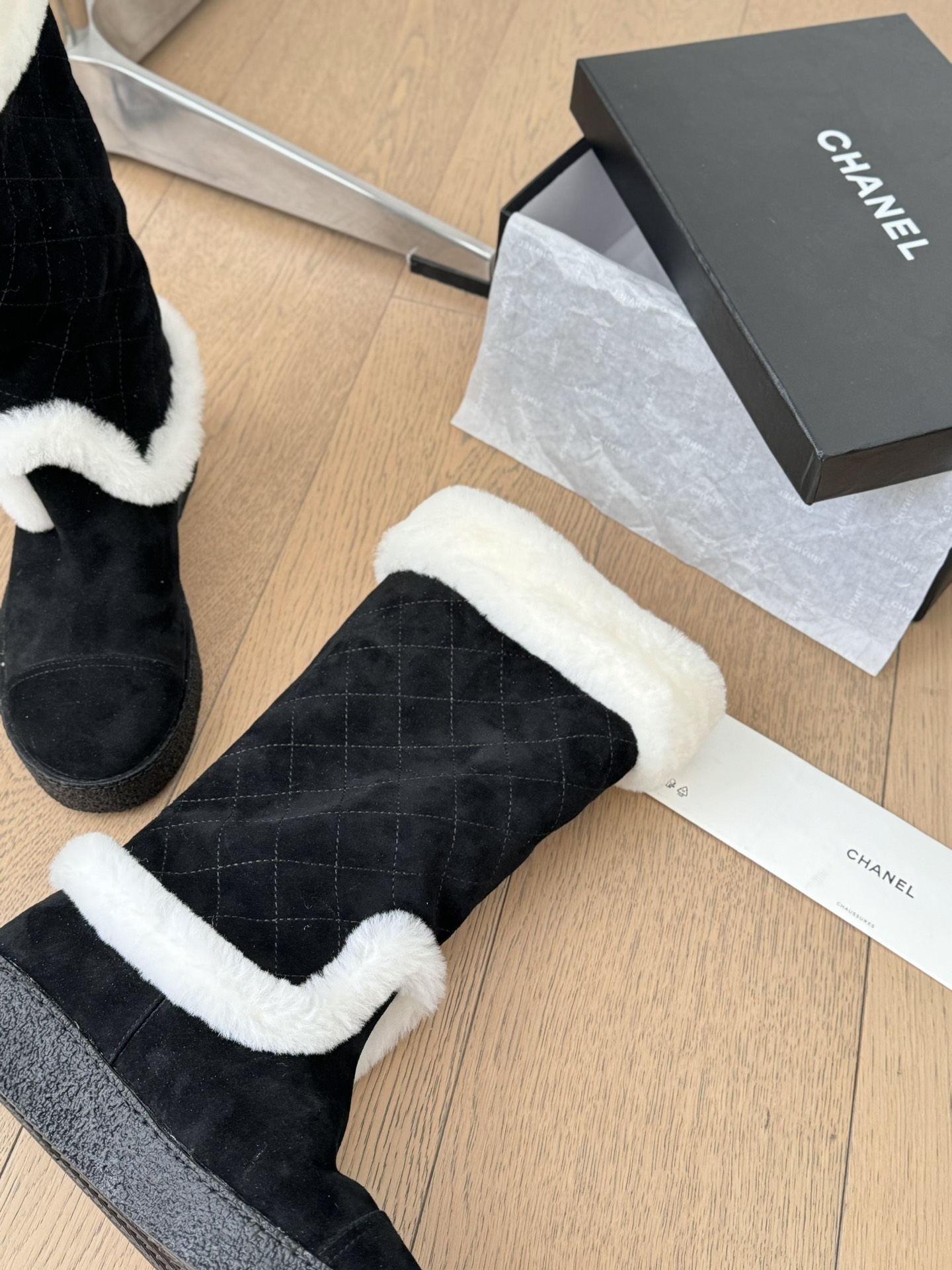 𝐜𝐡𝐚𝐧𝐞𝐥 24K new snow boots-black