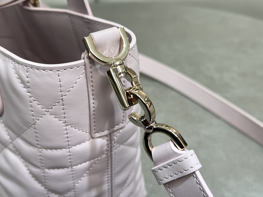 Dior-oujours vertical handbag