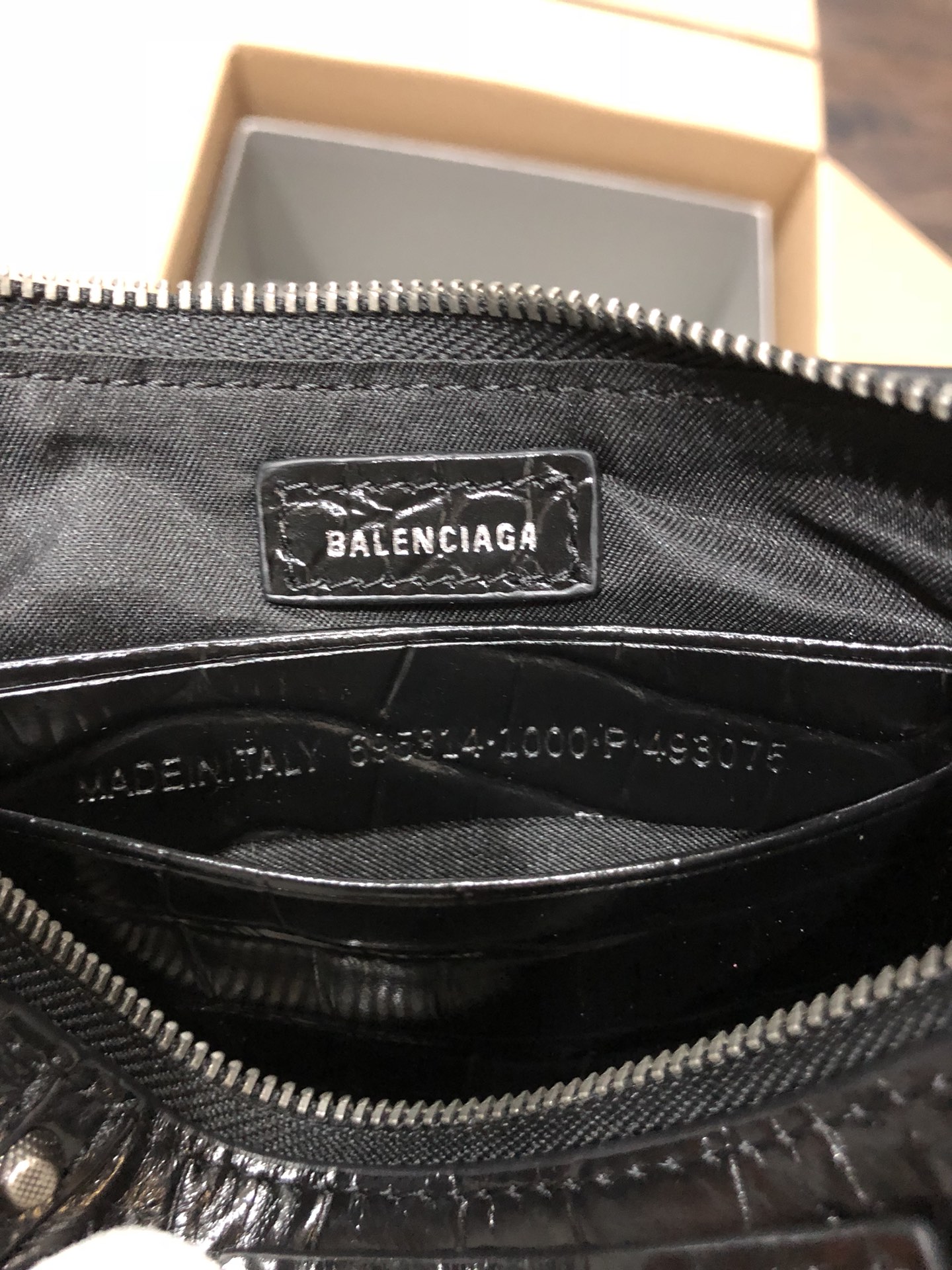 Balenciaga Le Cagole Mini i Croc-Embossed