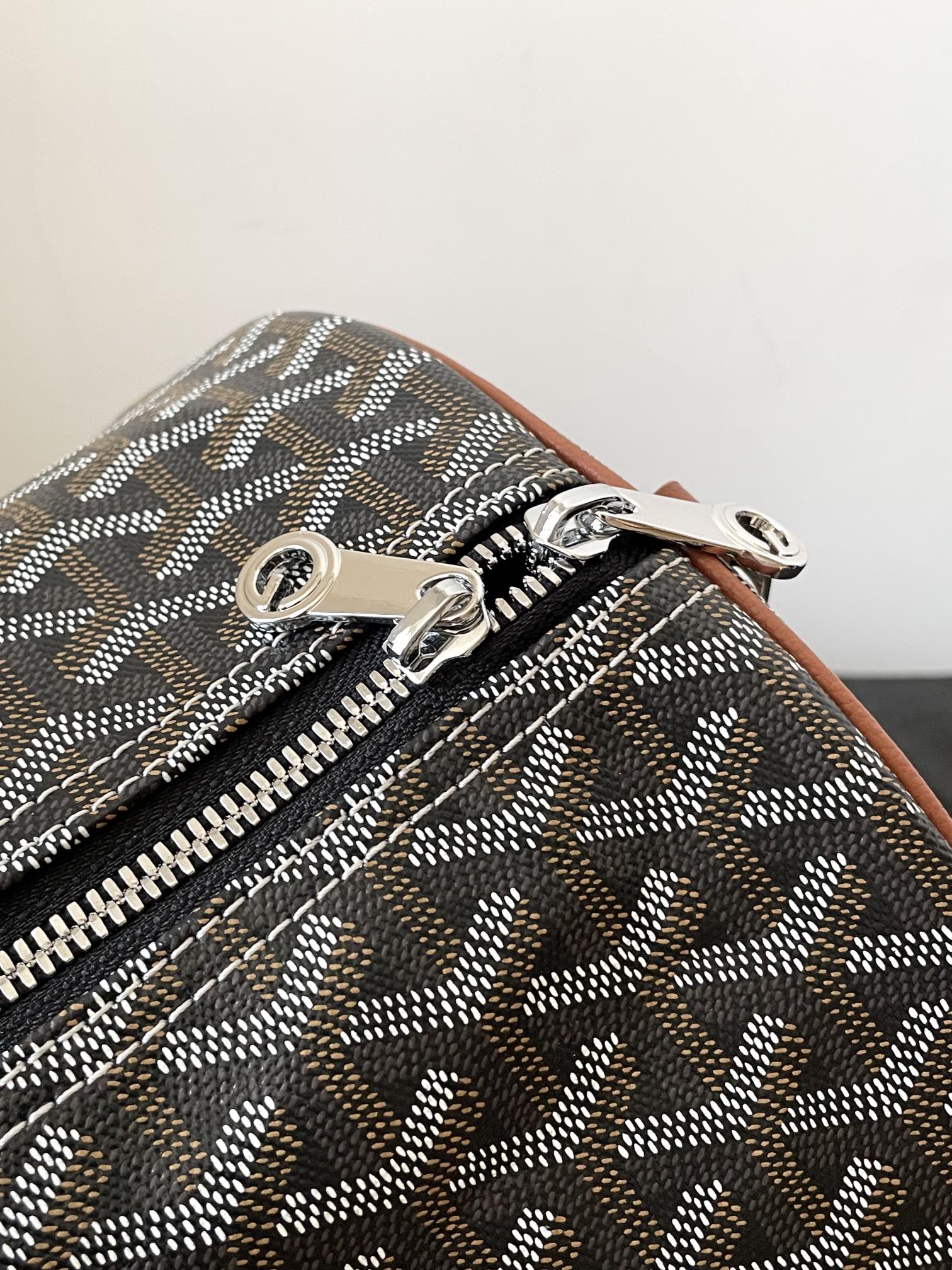 Goyard Barrel 40 – Black & Brown
