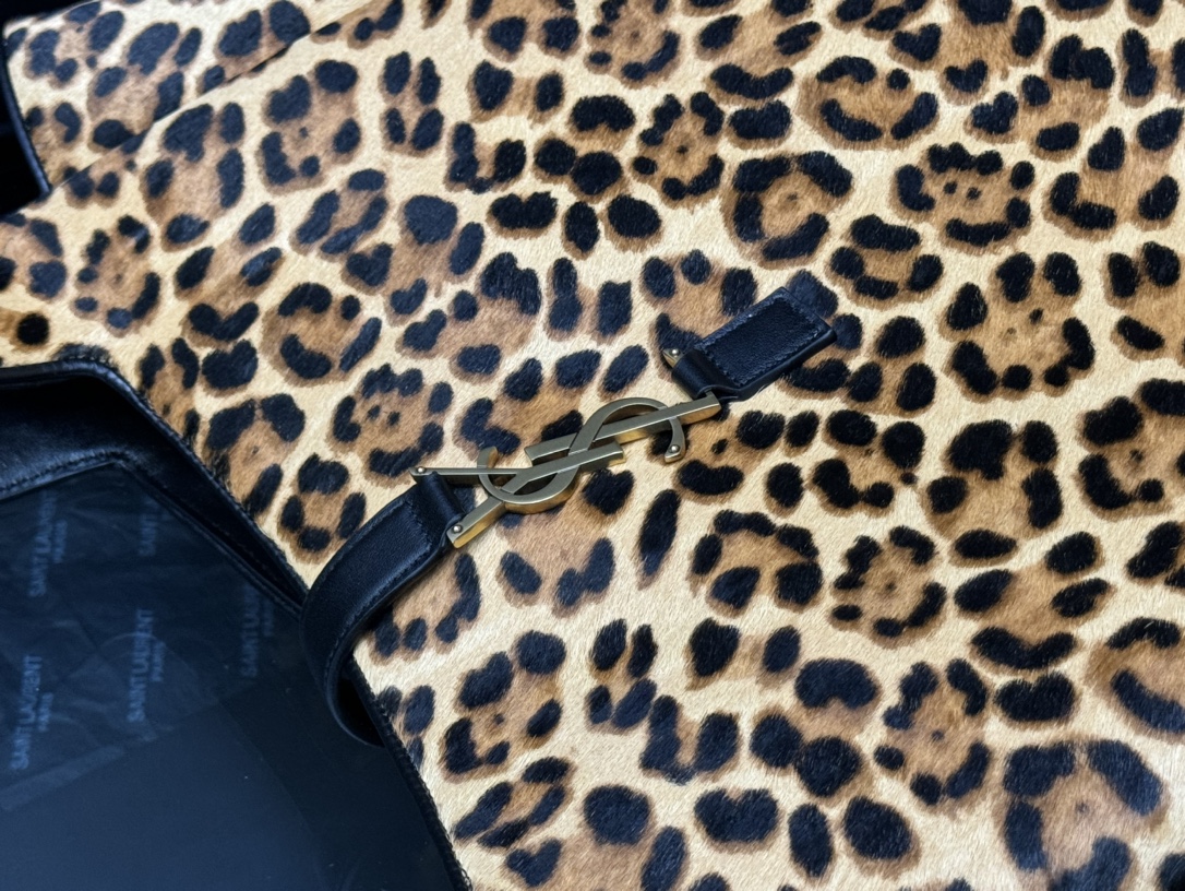 le 5 à 7 bea in pony hair leather