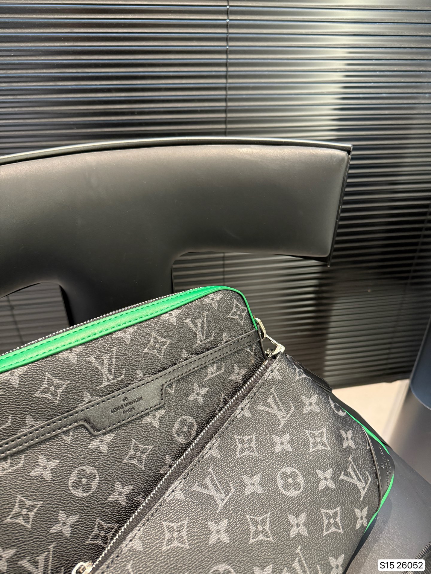 LV M26052 Trio Messenger