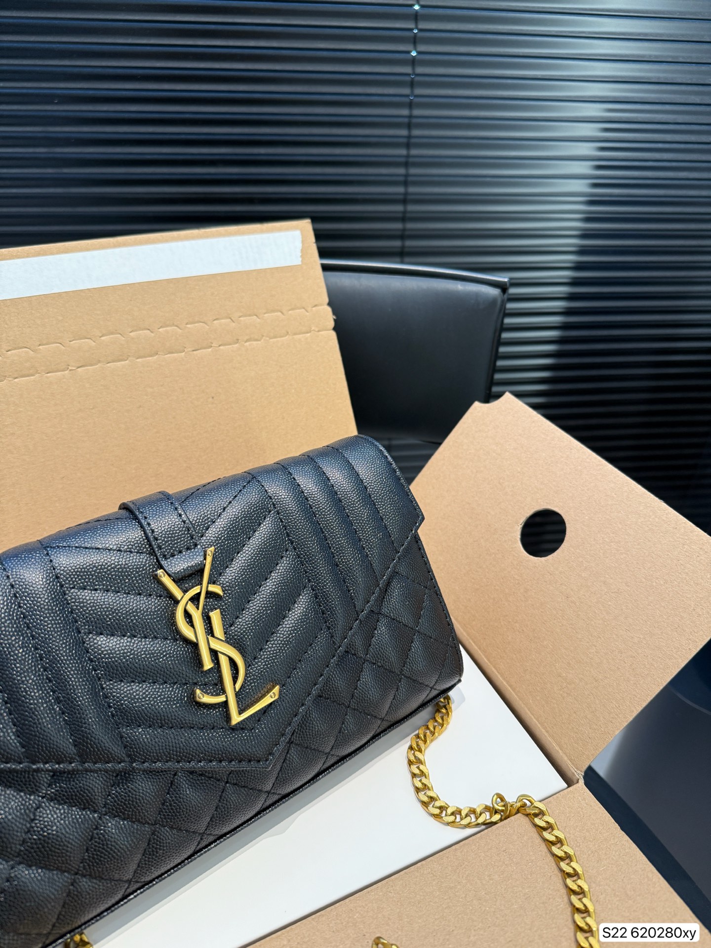 Saint Laurent Original Envelope Bag – Code: 620280