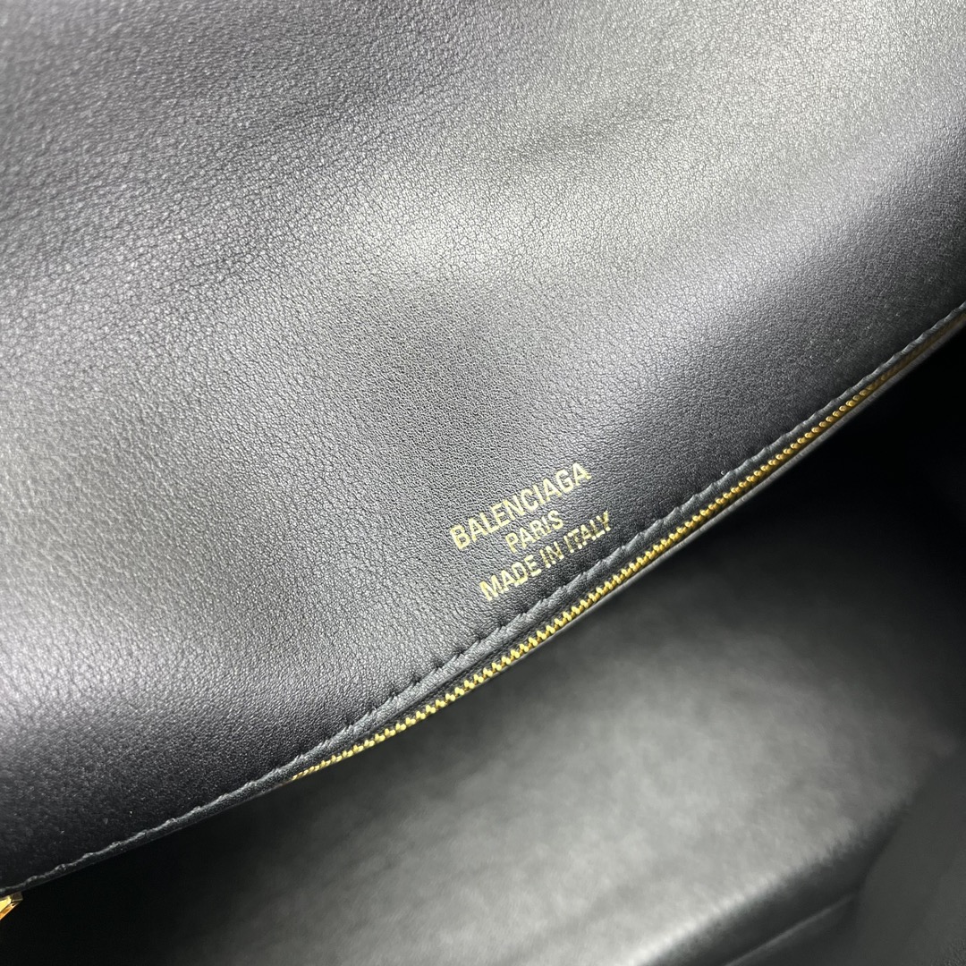 Balenciag-Hourglass-FAL25