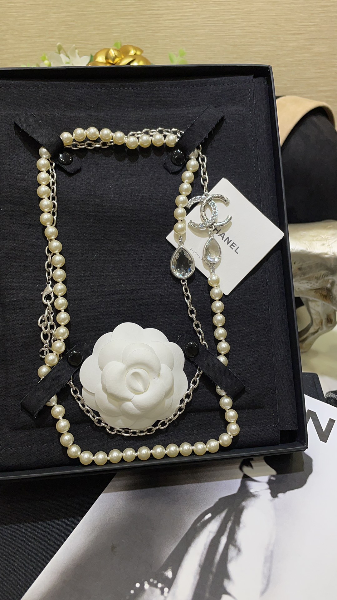 𝑪𝒉𝒂𝒏𝒆𝒍 24A new black silver rhinestone double C Drop diamond Pearl necklace sweater chain