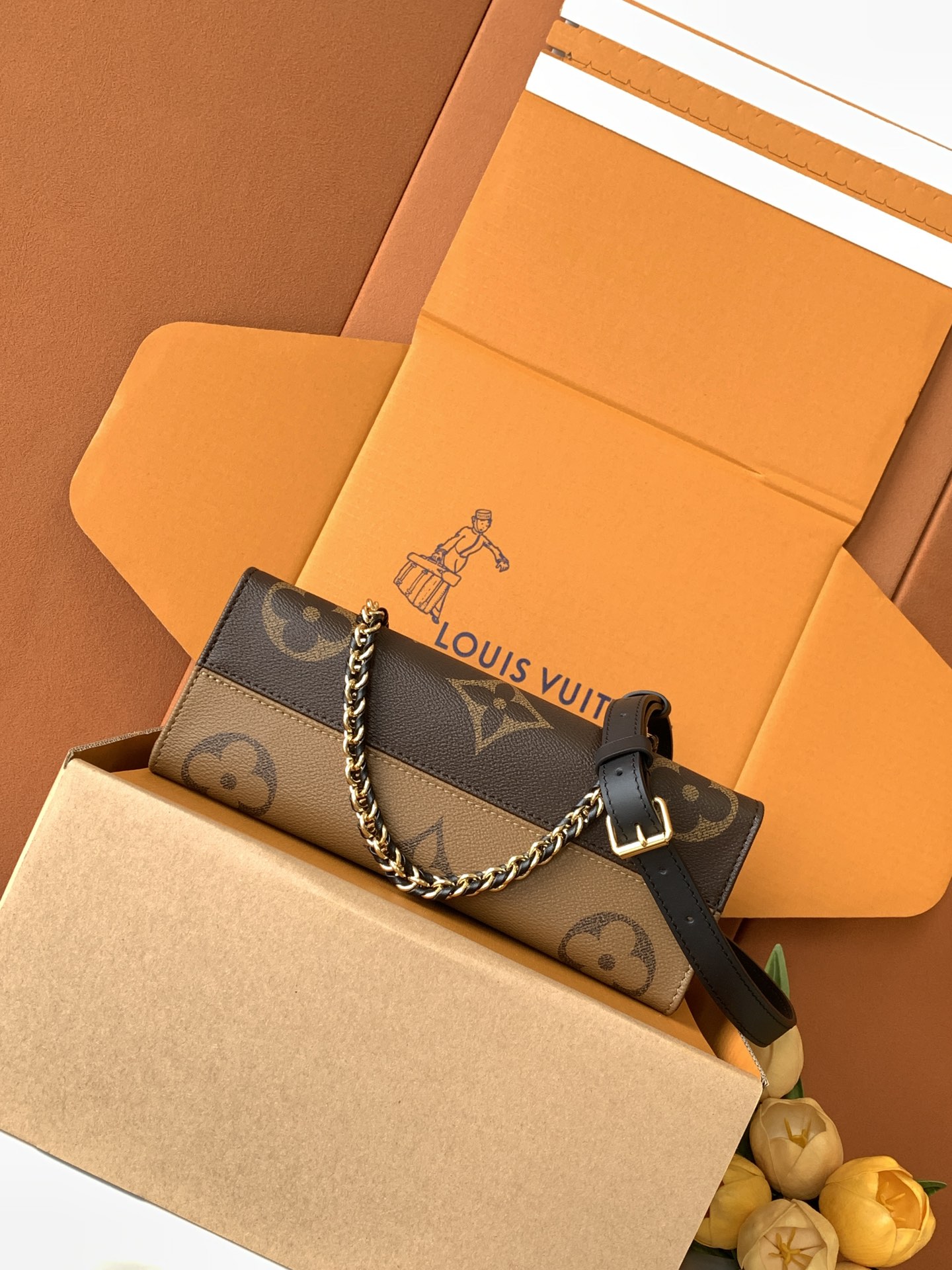 LV M14236 OnTheGo East West Chain