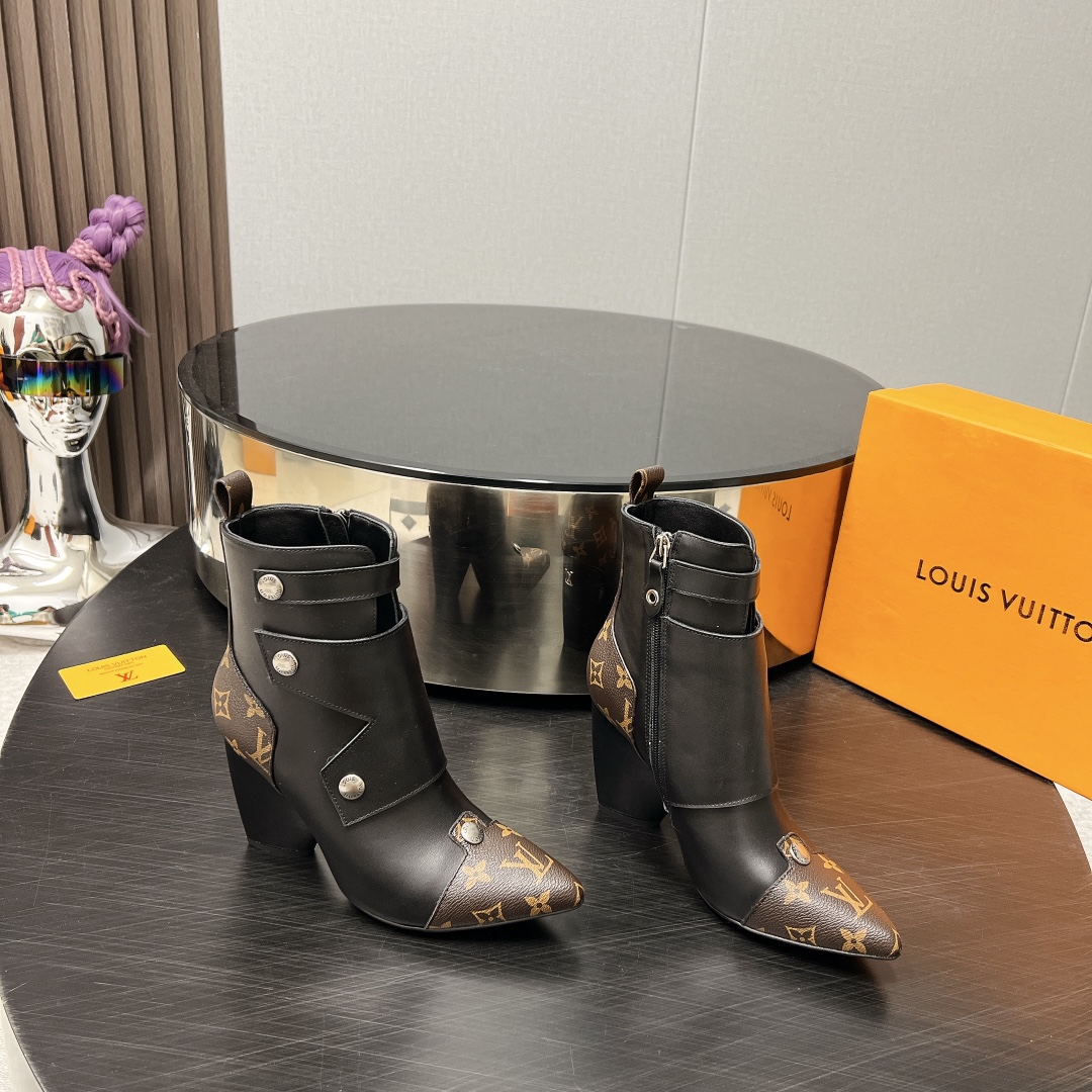 LV- pointy ankle boots with chunky heels-brown