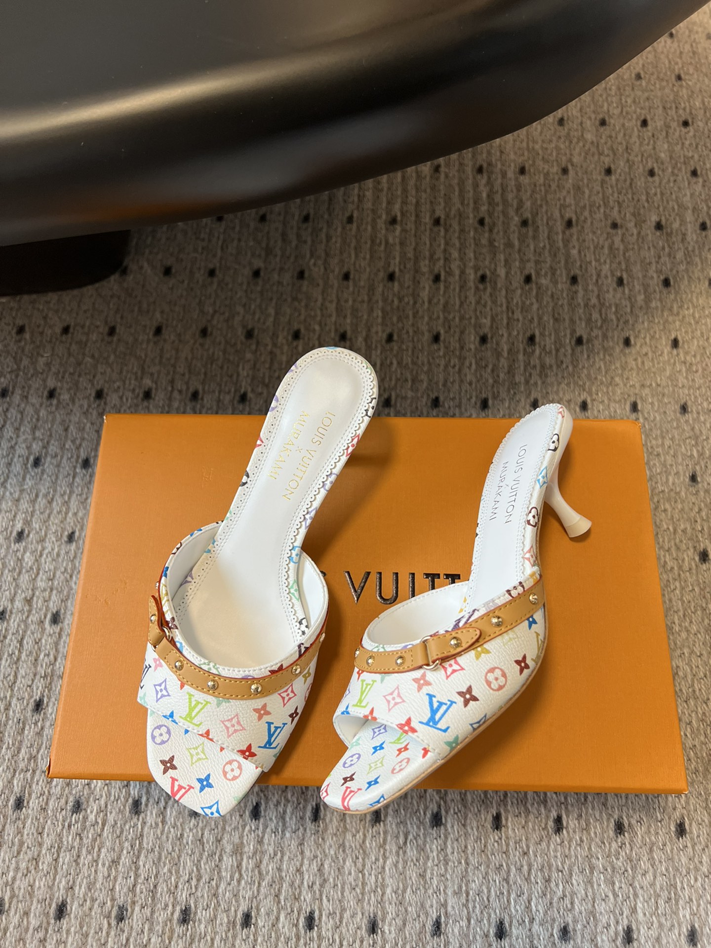 LV Spring and Summer New Flat Sandals