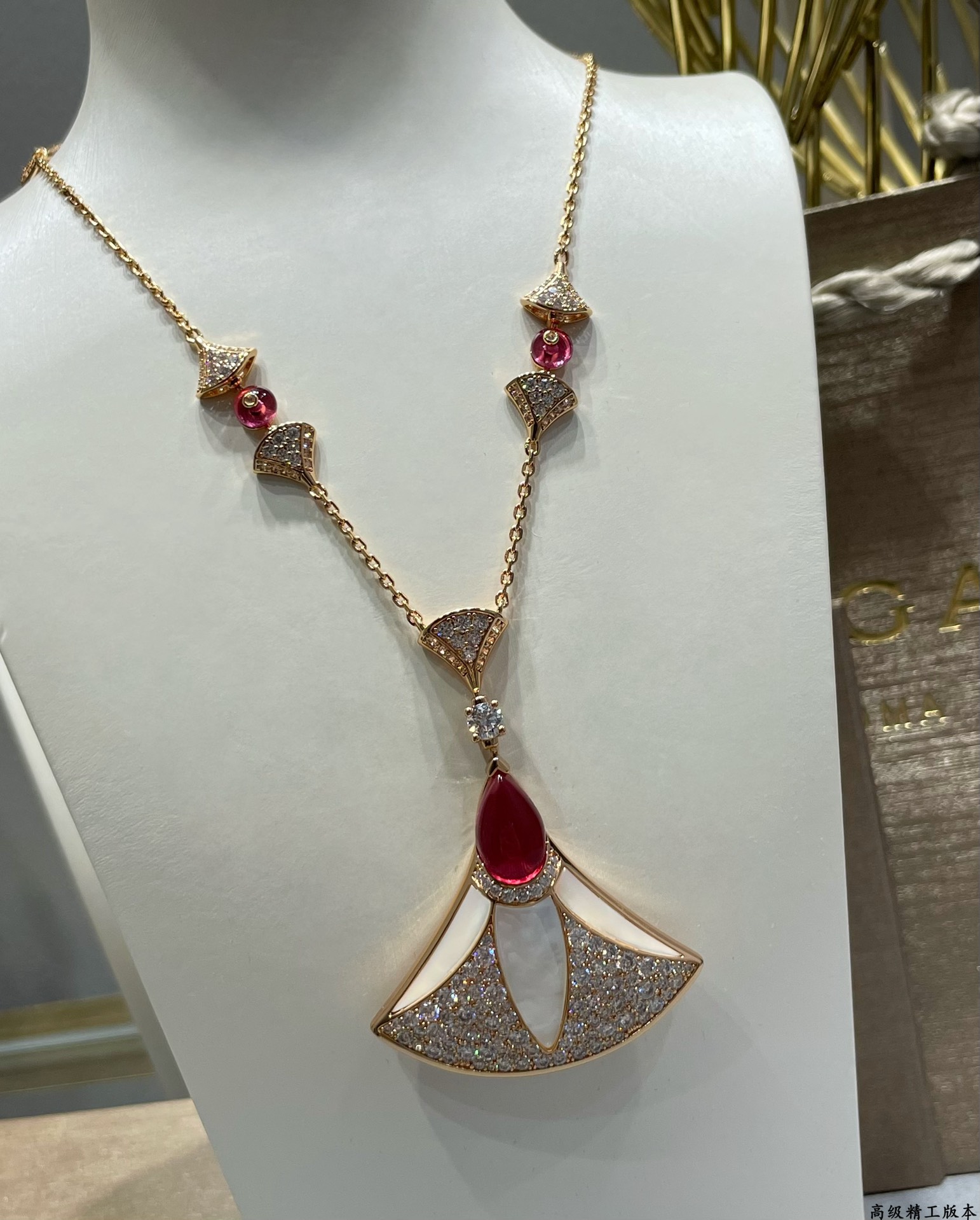 High-end Roman fan necklace