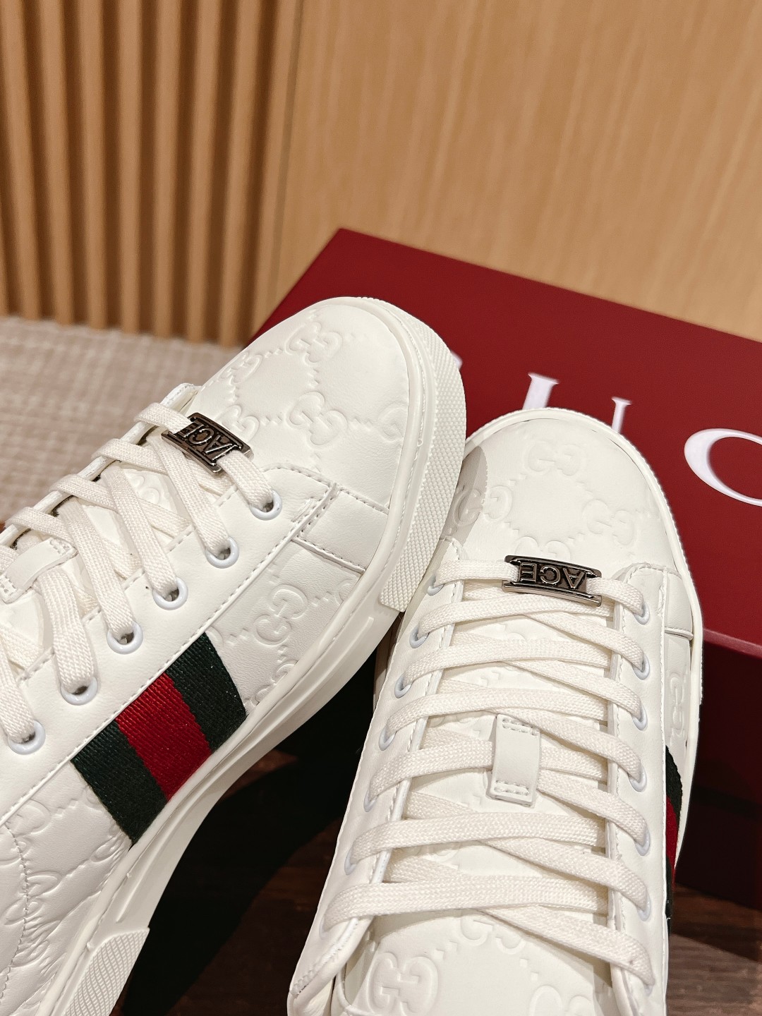 𝙂𝙪𝙘𝙘𝙞 𝘼𝙘𝙚#White