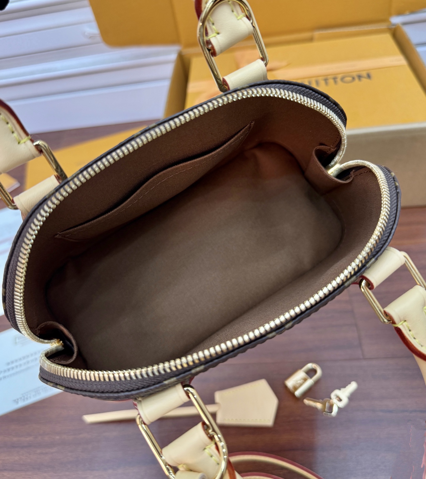 Louis Vuitton Monogram M46990 Alma BB