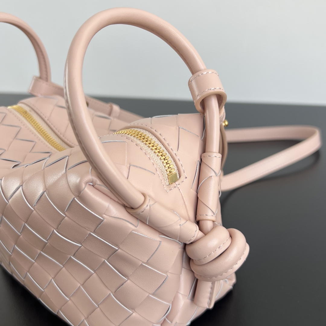 Bottega Veneta New Classic Loop Bag