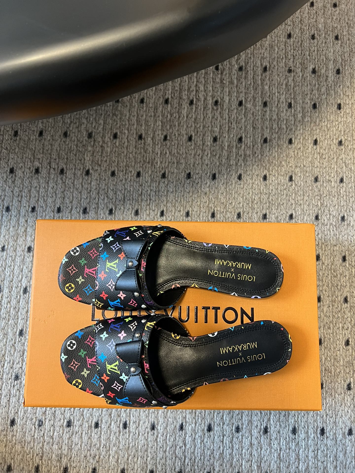 LV Spring and Summer New Flat Sandals
