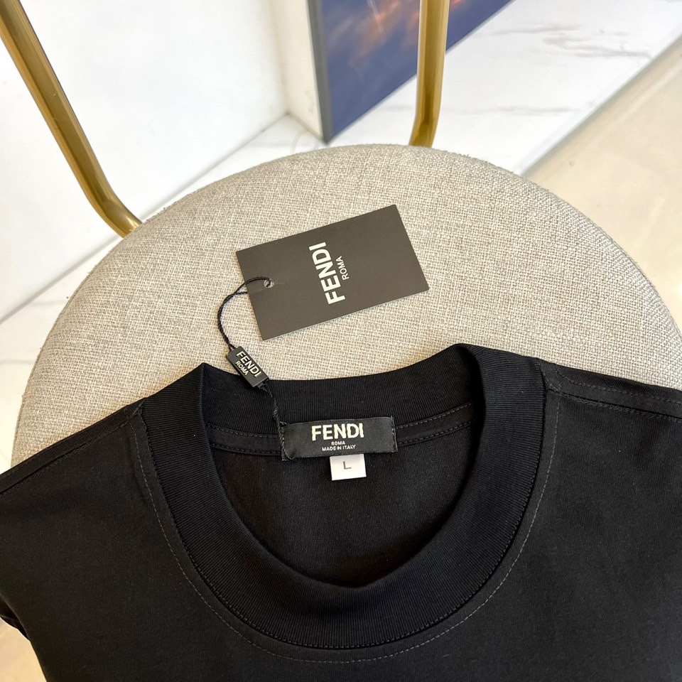 FENDI Men’s Classic Logo Tee