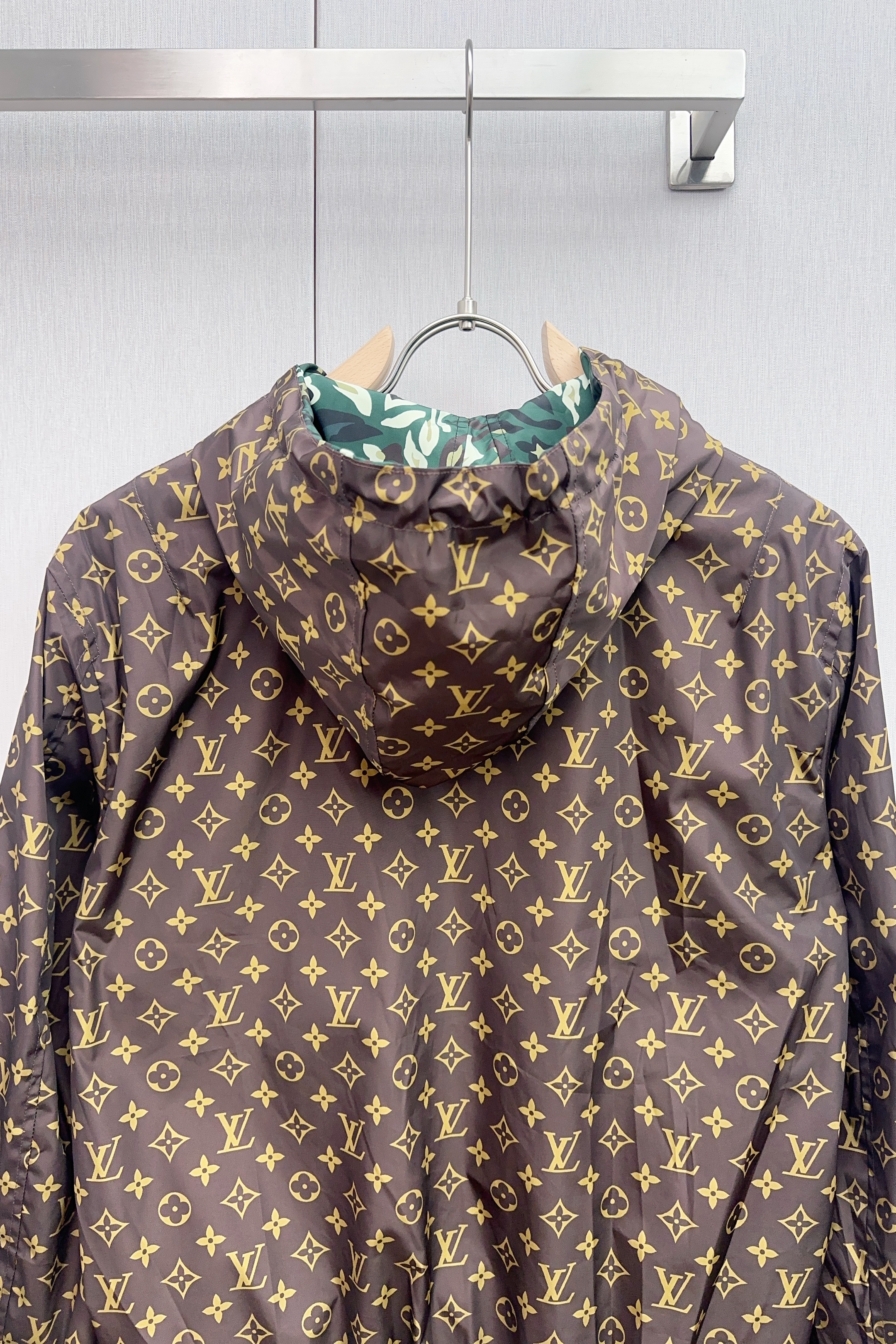 LV Jaqueta Windbreaker Reversível com Monogram