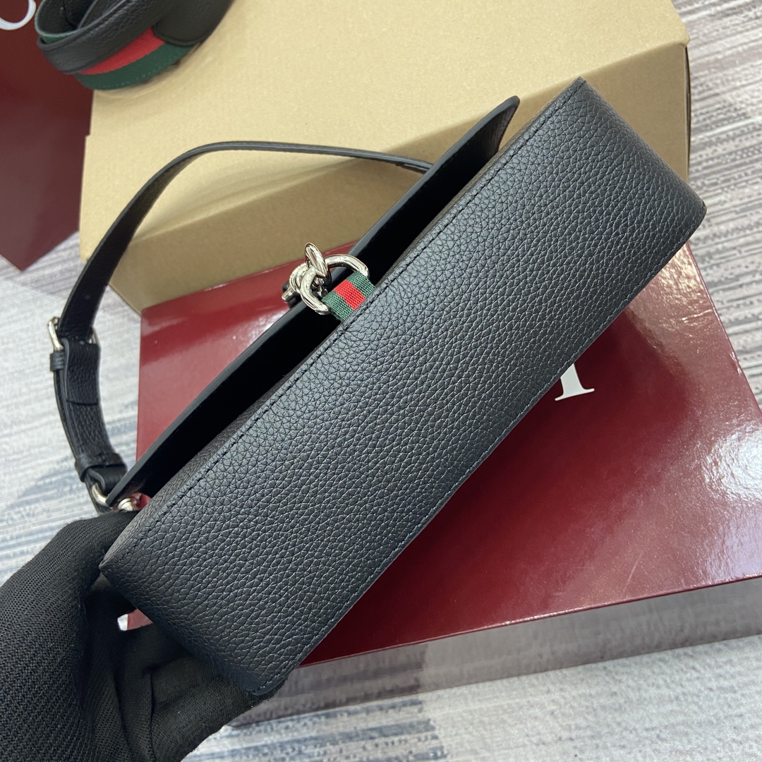 Gucci-Small crossbody bag with hook closure