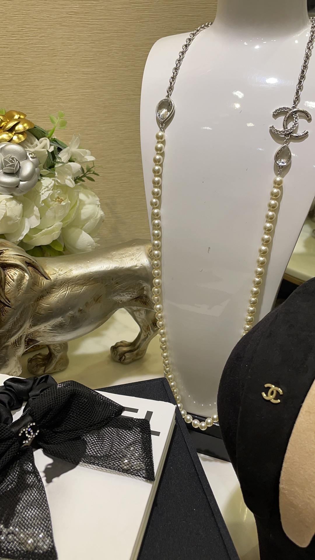 𝑪𝒉𝒂𝒏𝒆𝒍 24A new black silver rhinestone double C Drop diamond Pearl necklace sweater chain