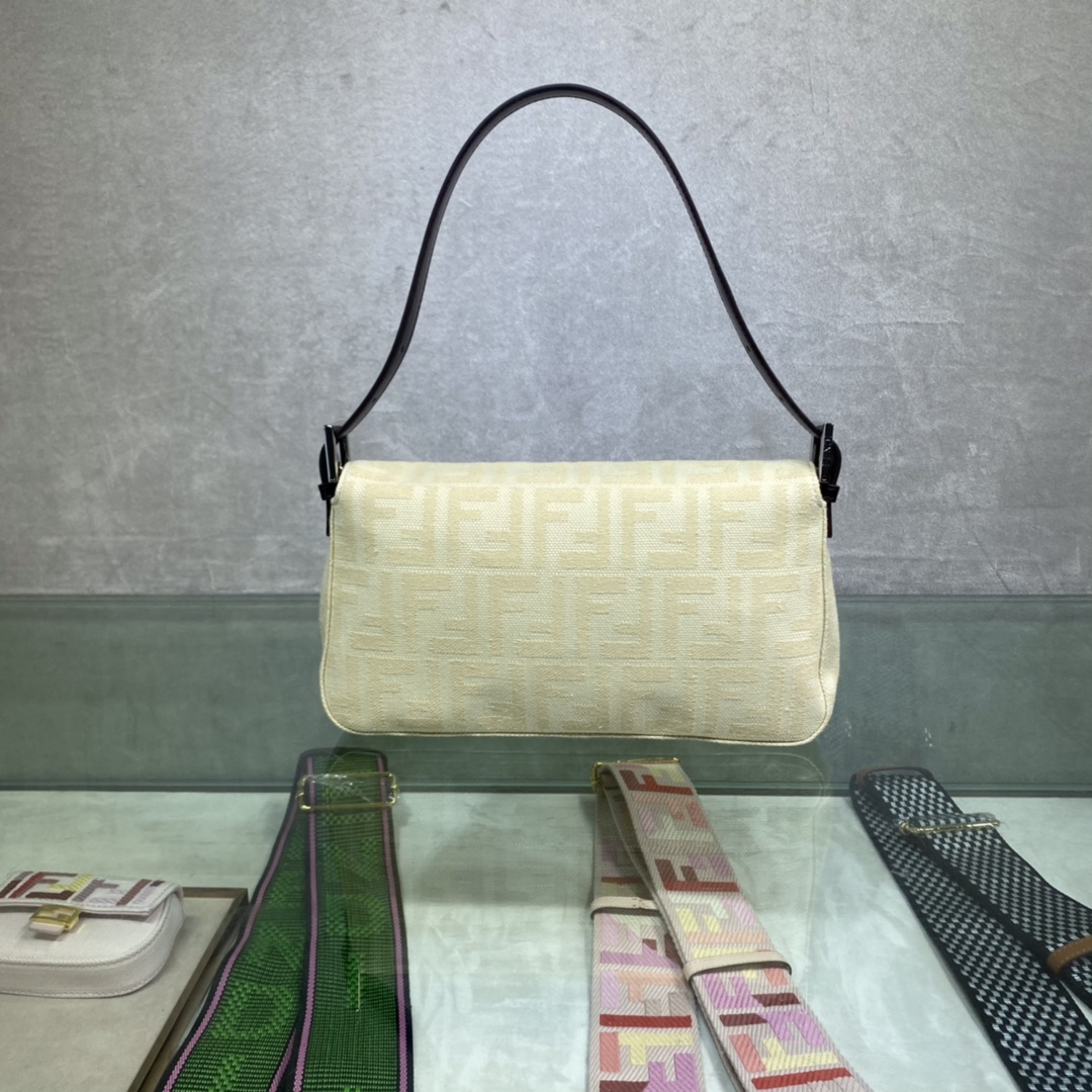 FENDI-1288F Baguette Bag-white