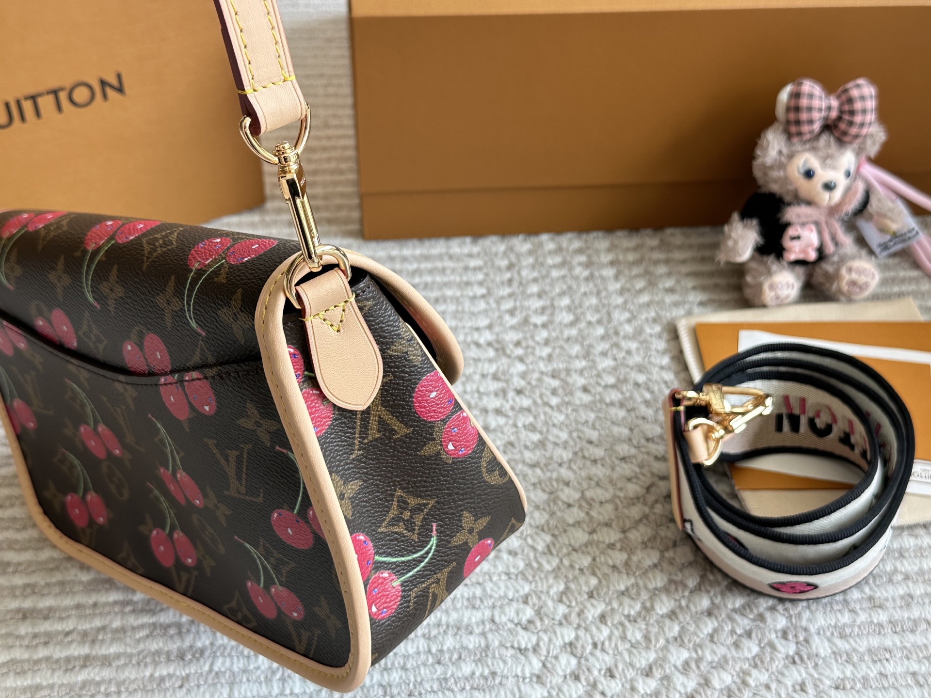 Louis Vuitton Diane cherry