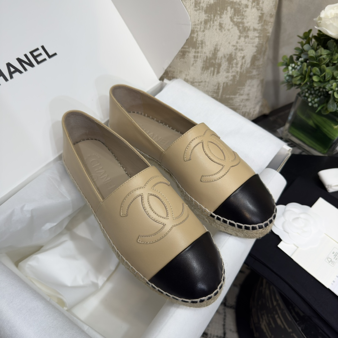 CHANEL Lazy fisherman shoes-yellow