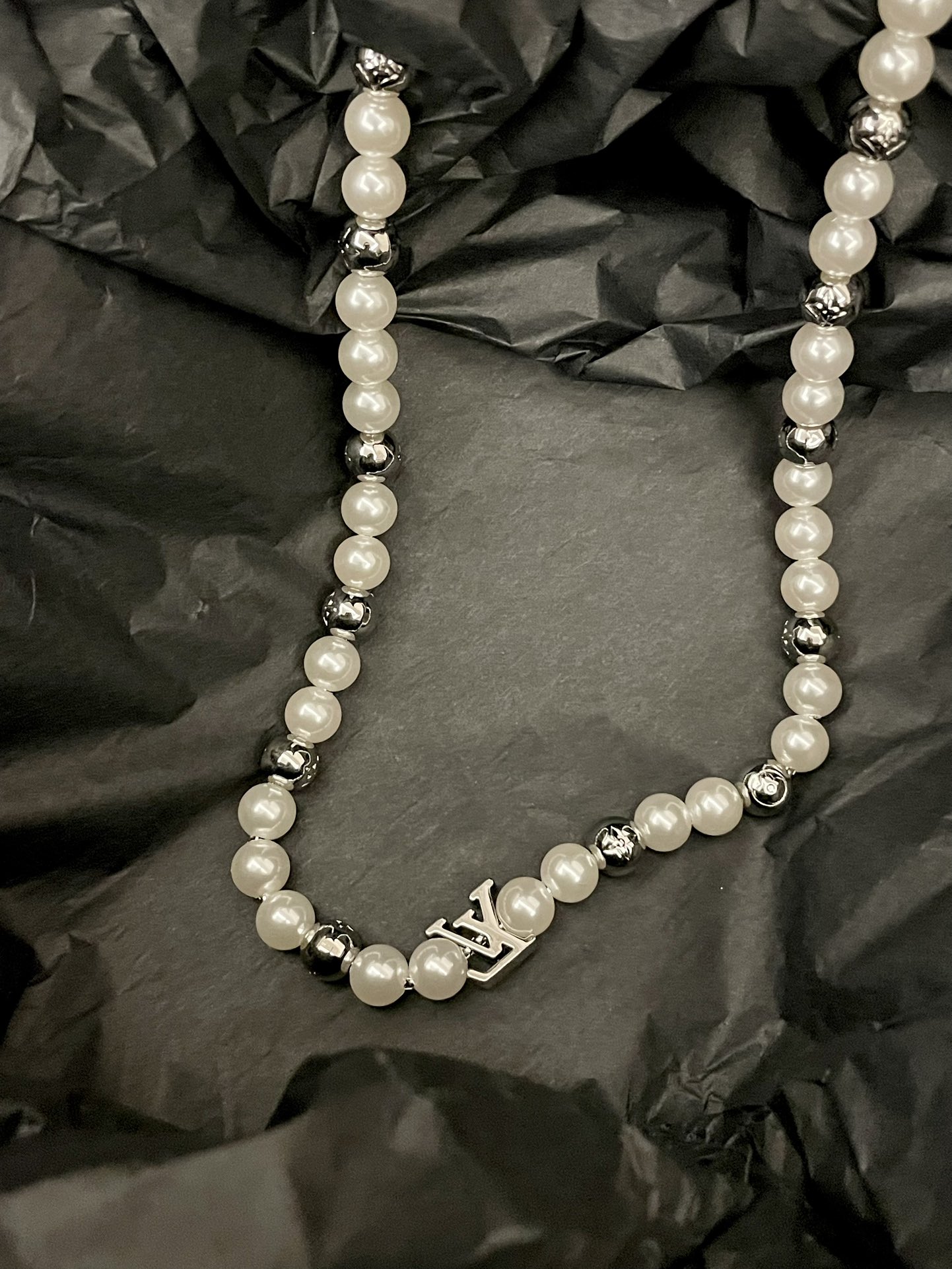 Louis Vuitton Donkey's new pearl necklace is amazing