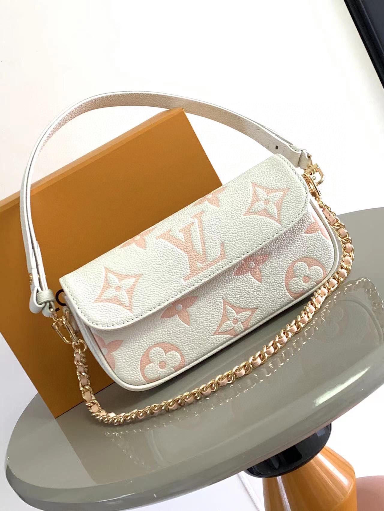 LV M82210 M81911 Wallet on Chain Ivy