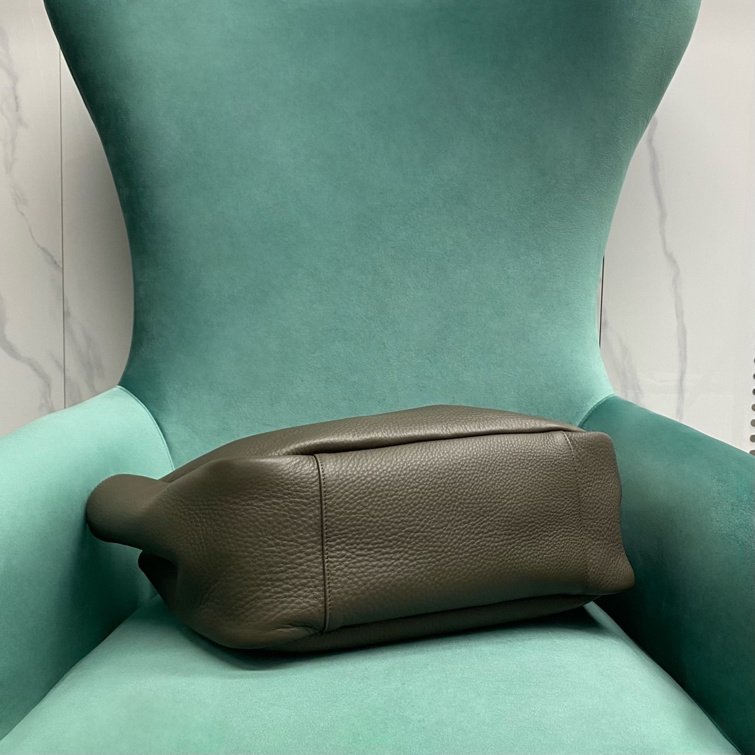 YSL LE 5 À 7 BEA IN GRAINED LEATHER-LIGHT MUSK