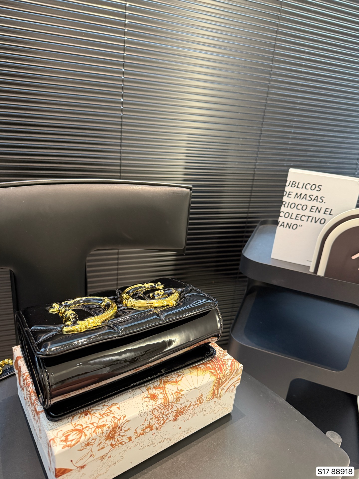 Dolce & Gabbana logo-plaque crossbody bag