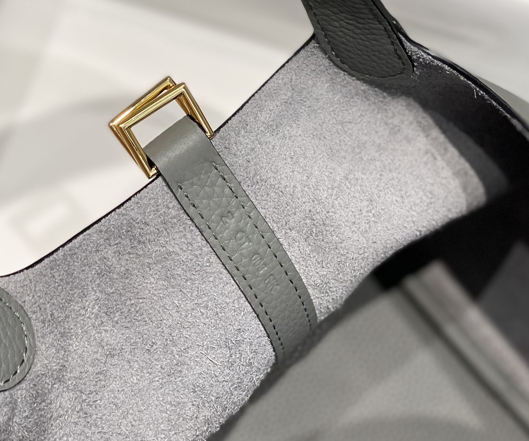 𝑷𝒊𝒄𝒐𝒕𝒊𝒏 𝒍𝒐𝒄𝒌 cumulonimbus ash