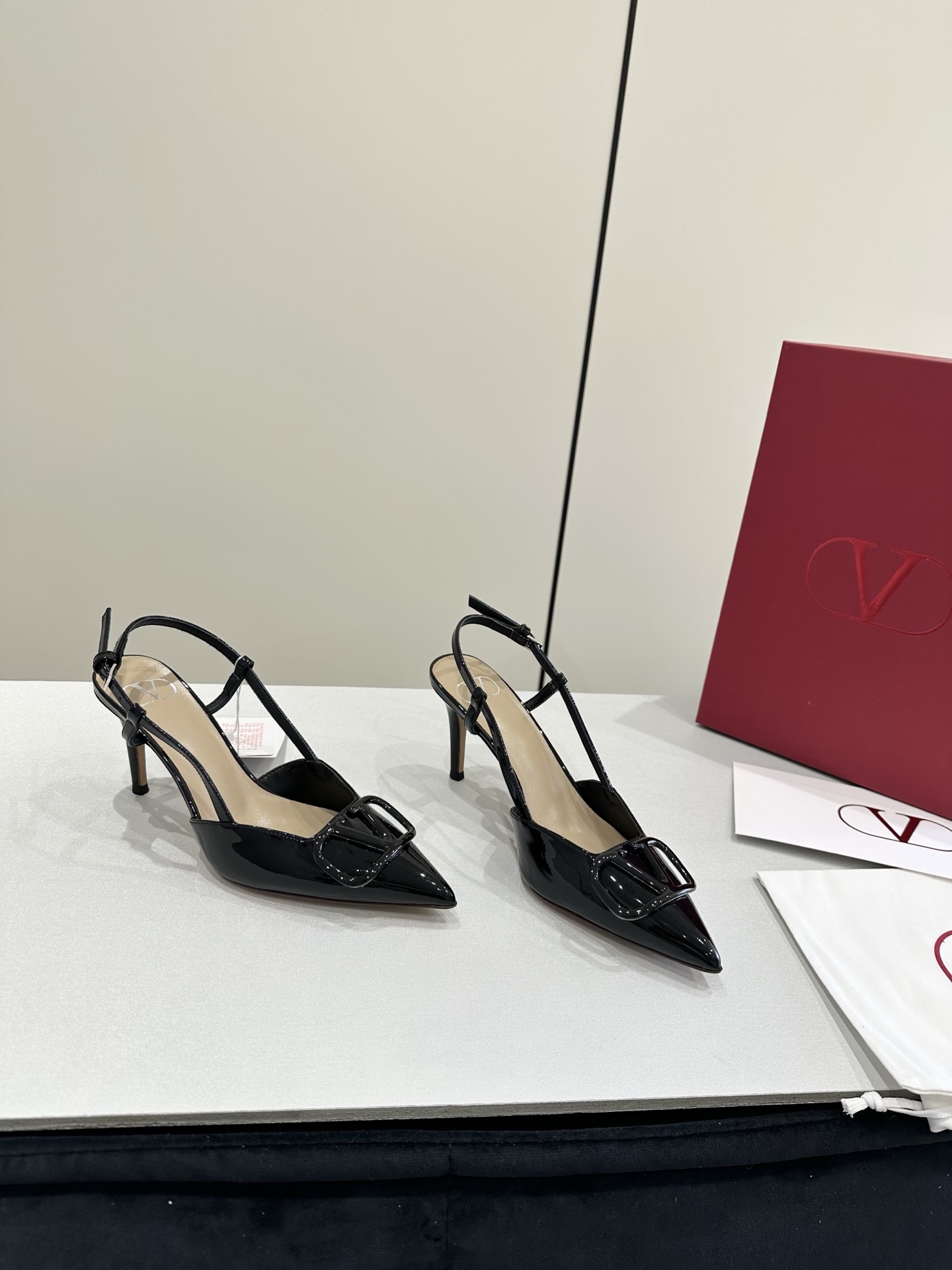 Valentino Garavani vlogo slingback pumps