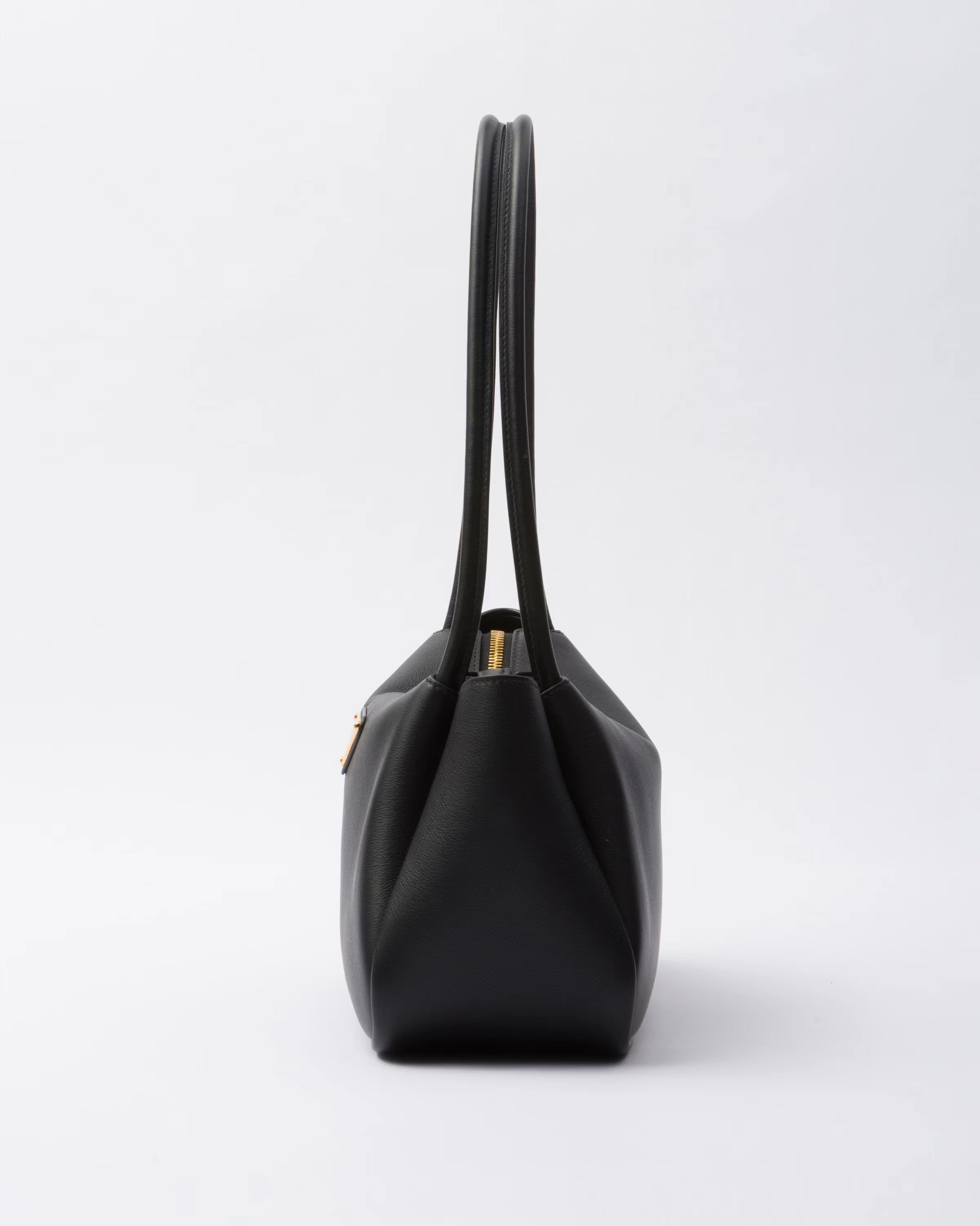 Medium leather handbag