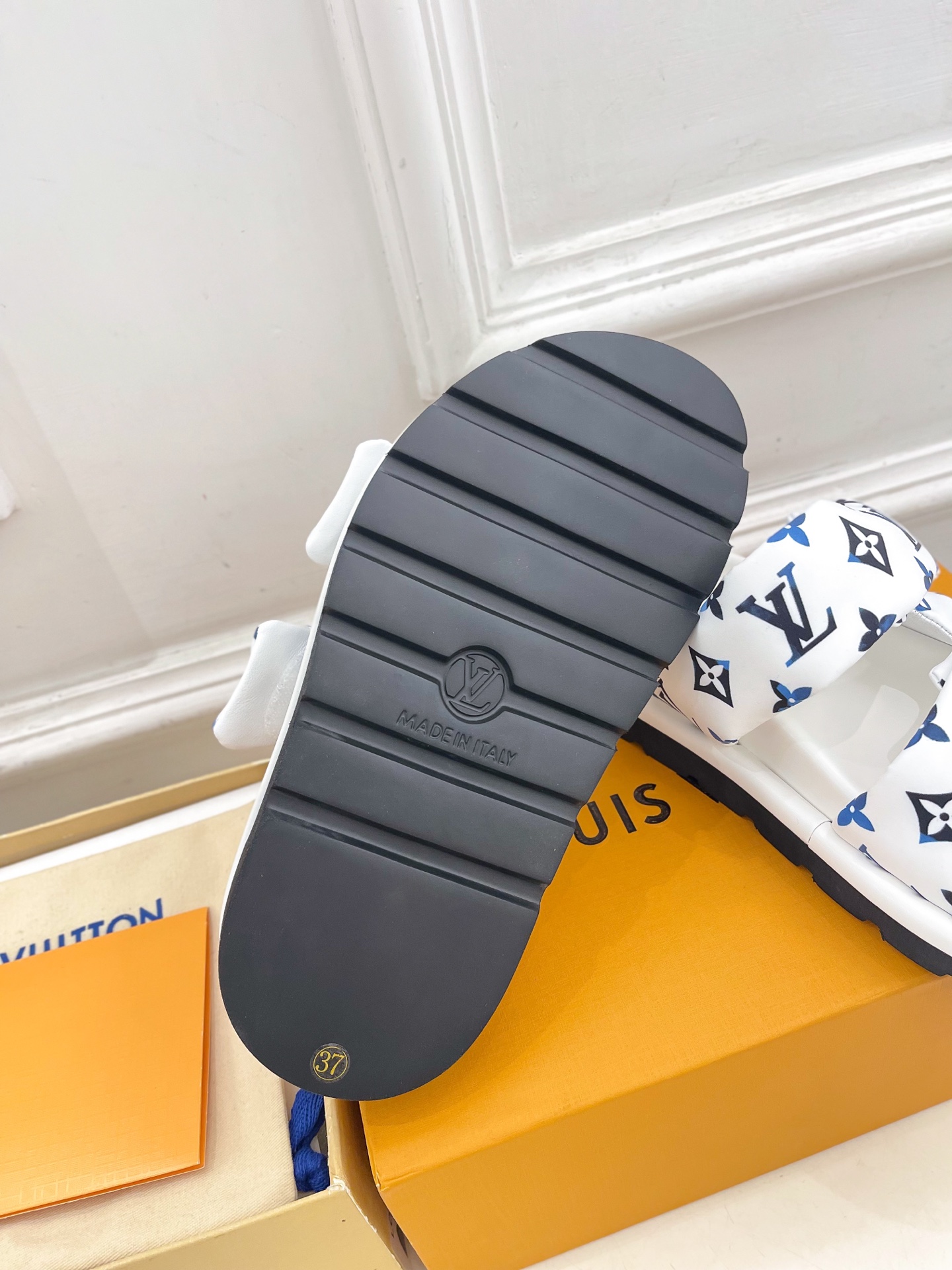 LV-1AHMKL NEW Pool Pillow Comfort Mule