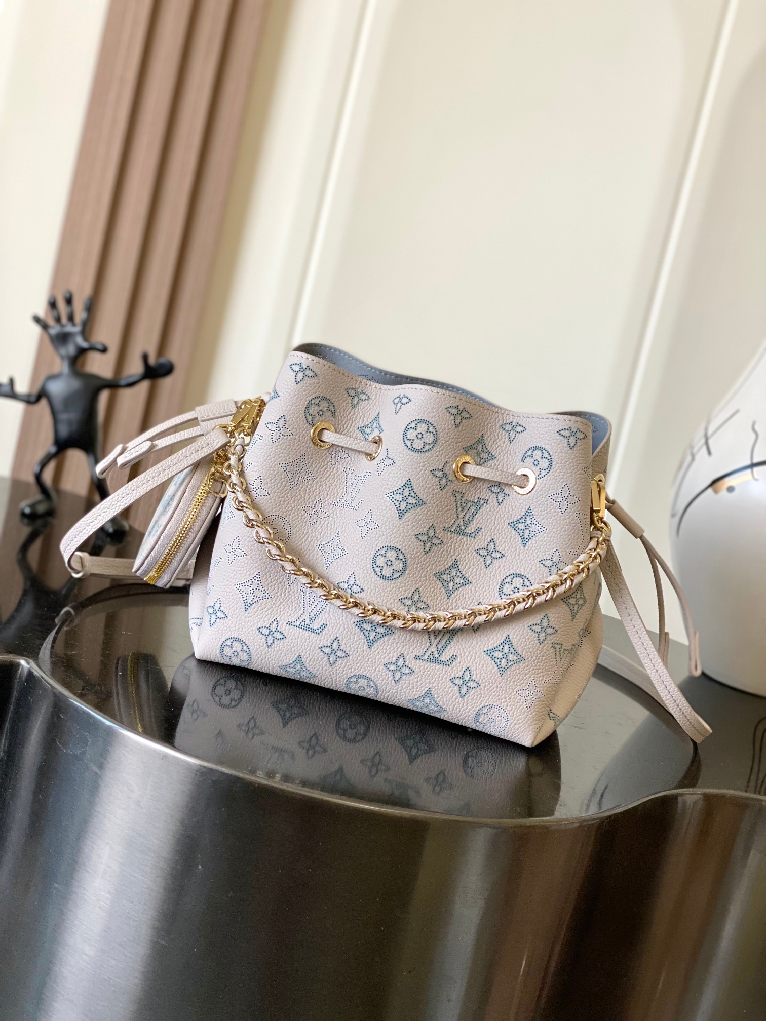 M12125 Flight Mode Bella