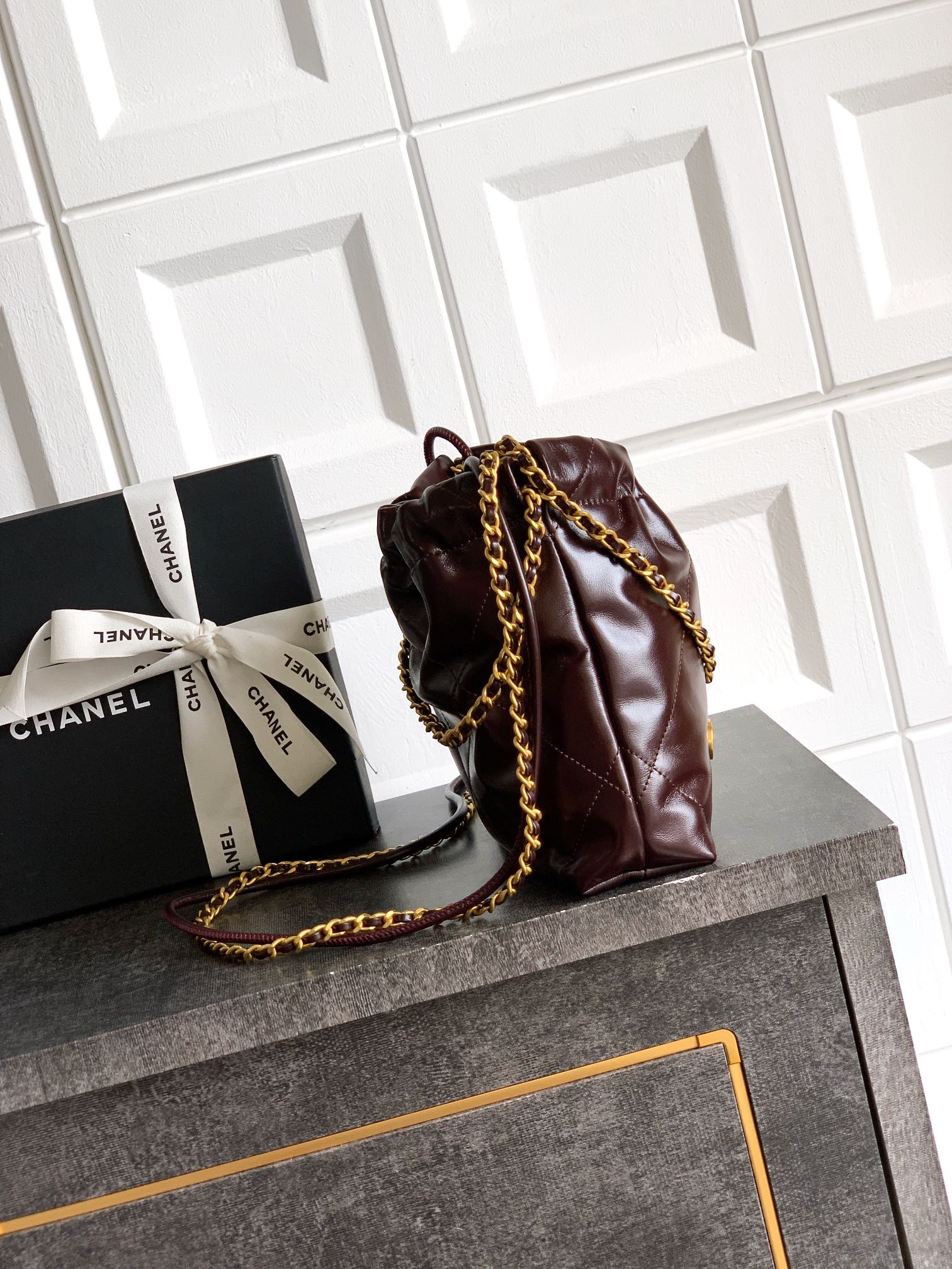 CHANEL 22 Handbag Shiny Calfskin & Gold-Tone Metal Dark Brown