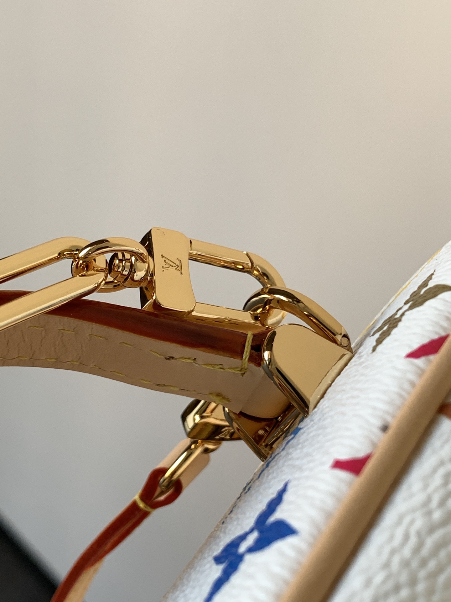 M13662 LV x TM Vanity Chain Pouch