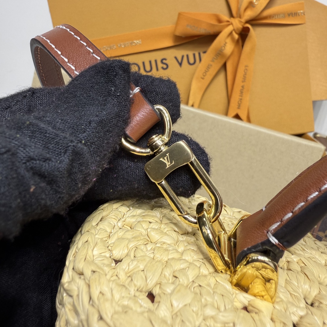 Louis Vuitton M14303 Vanity Chain Pouch