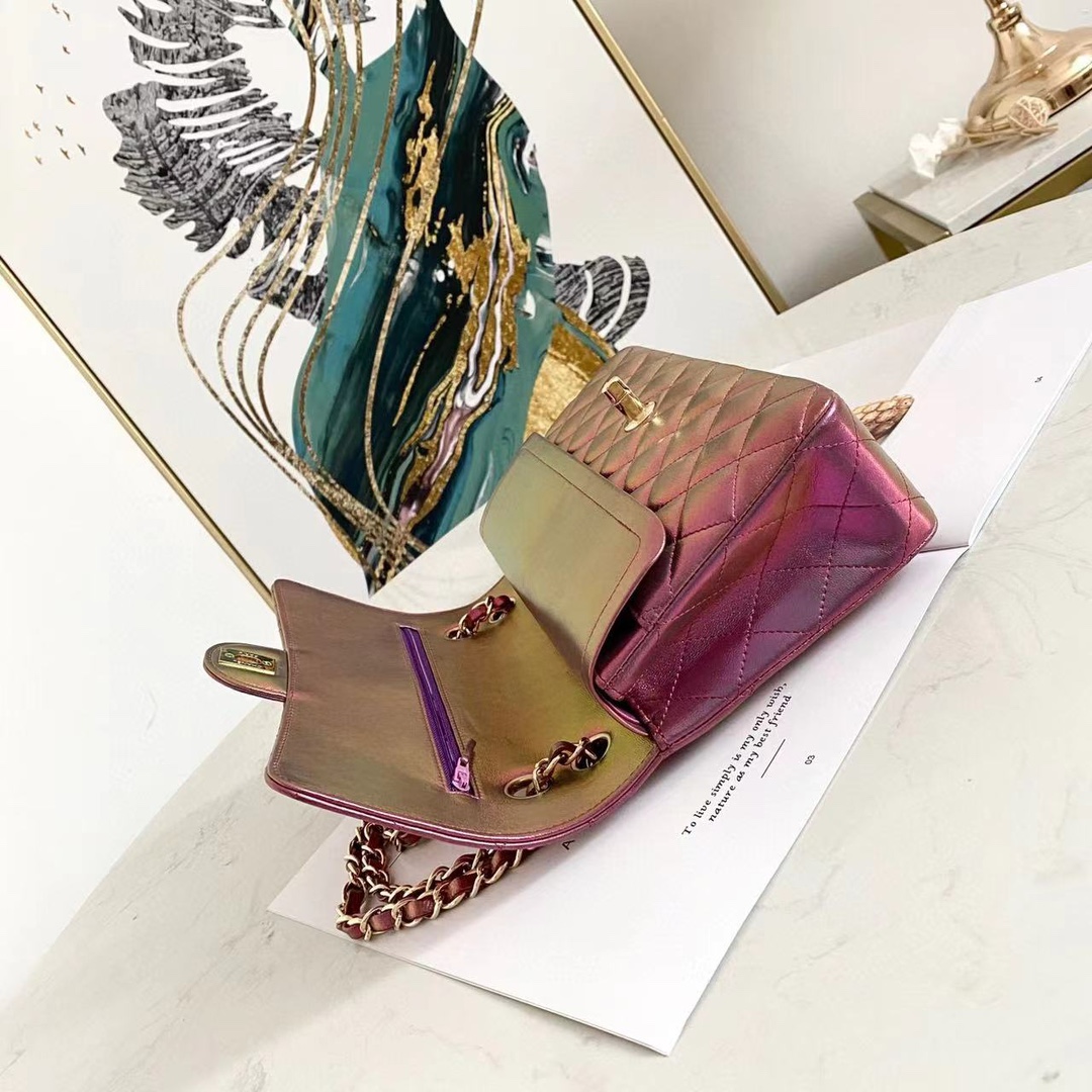 chanle Pearlescent CF chain flap bag