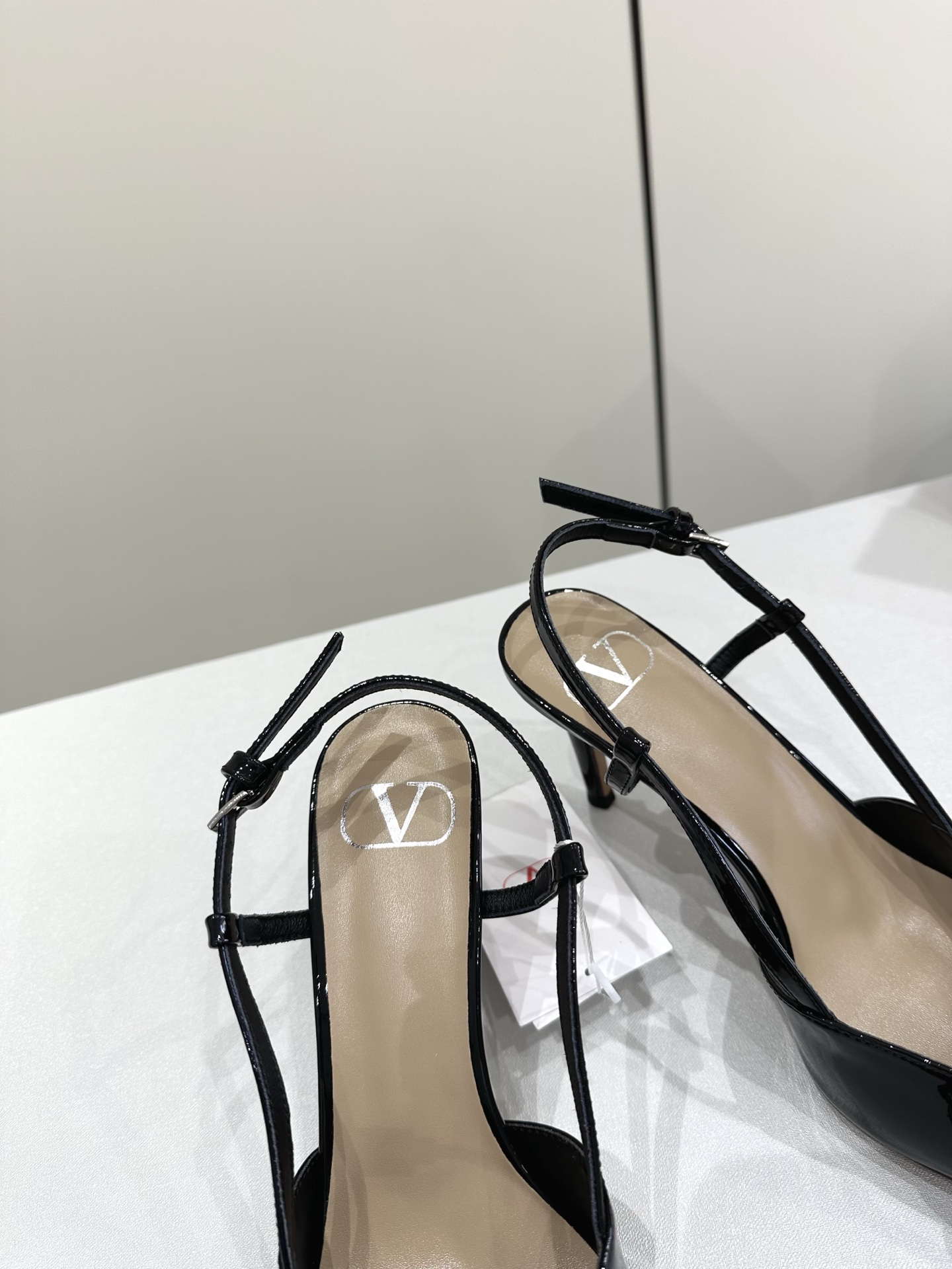 Valentino Garavani vlogo slingback pumps
