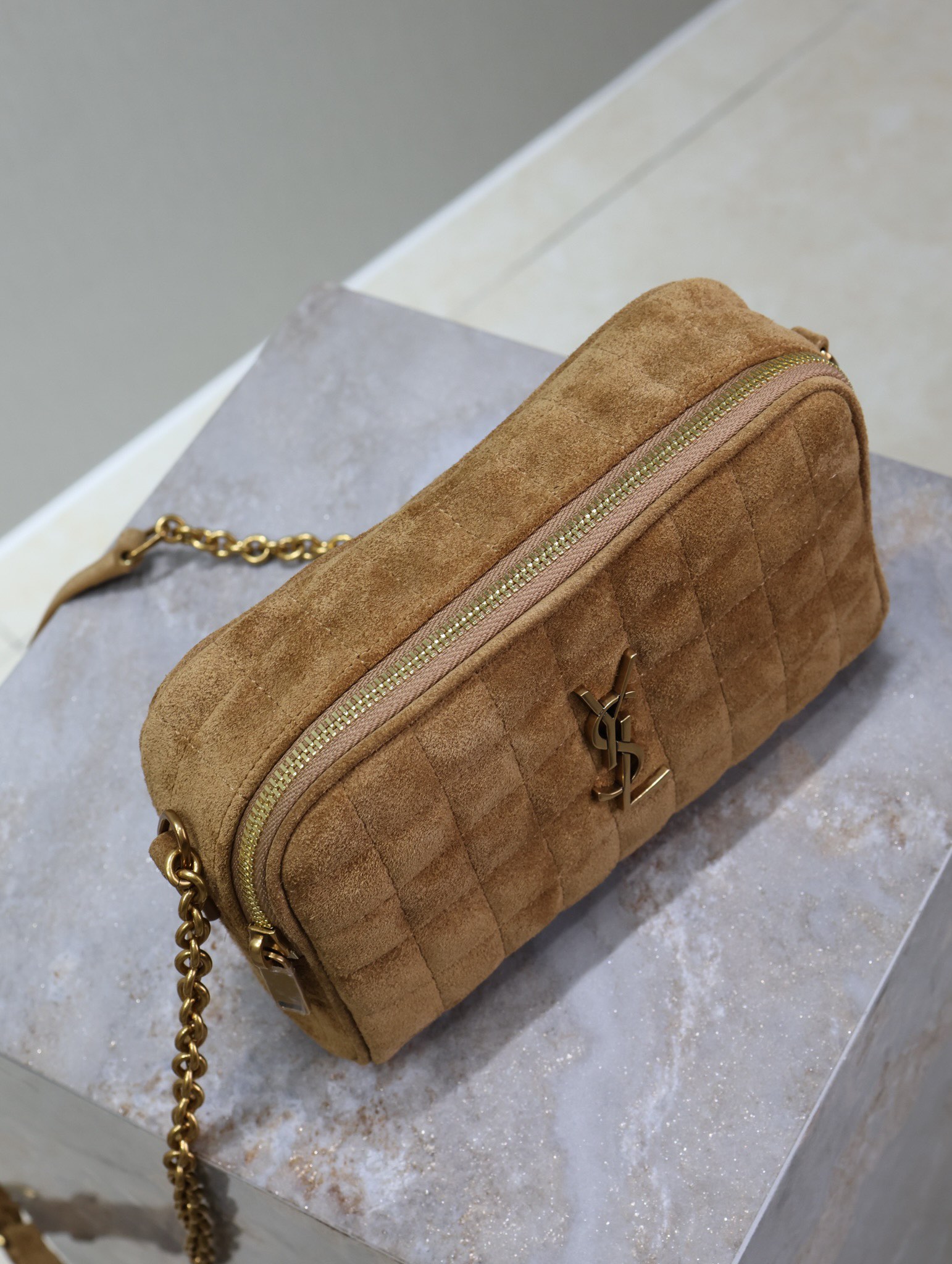 CASSANDRE MATELASSÉ CARRÉ camera bag in suede