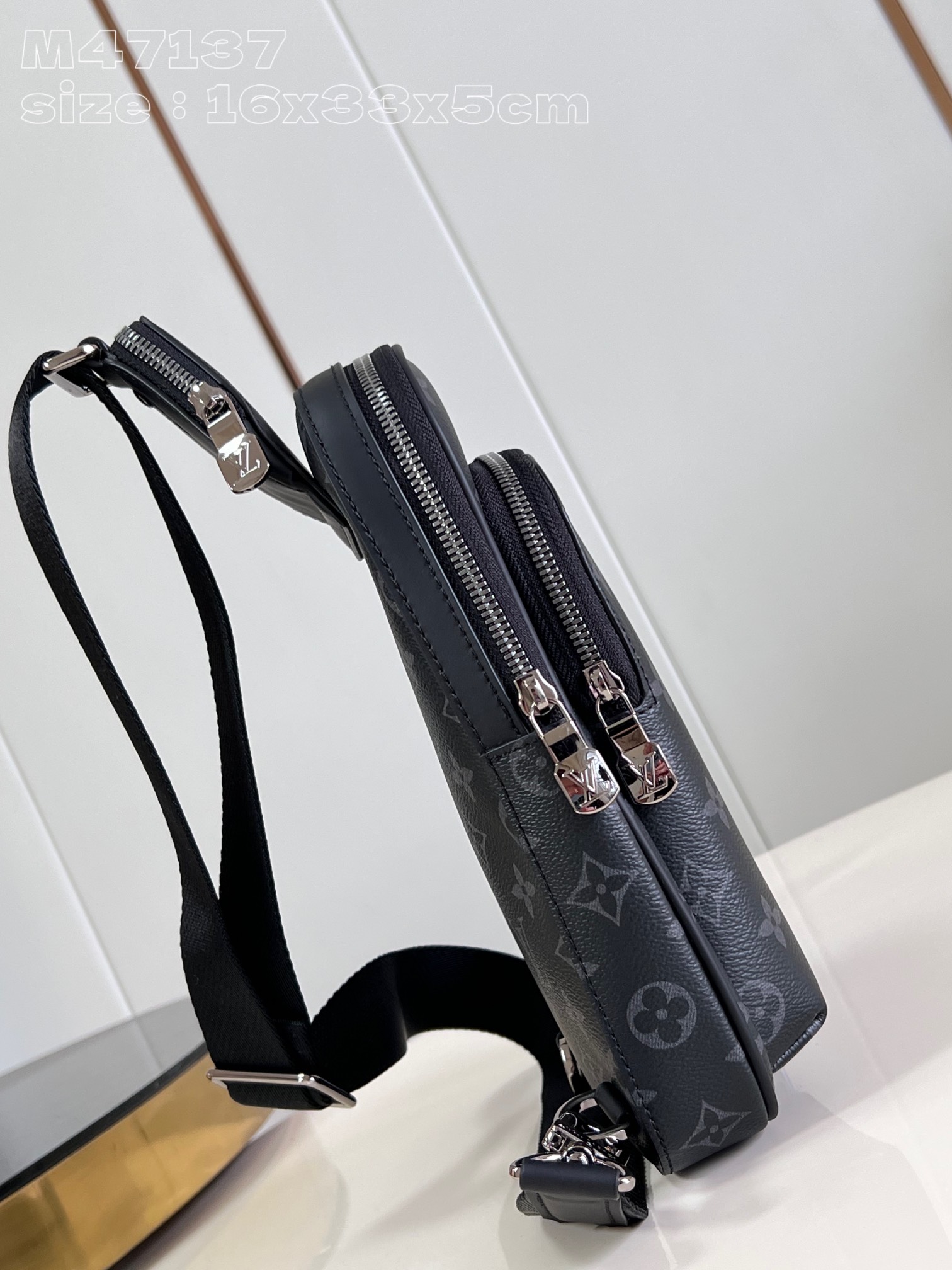 LV-M47137 Avenue Slingbag PM