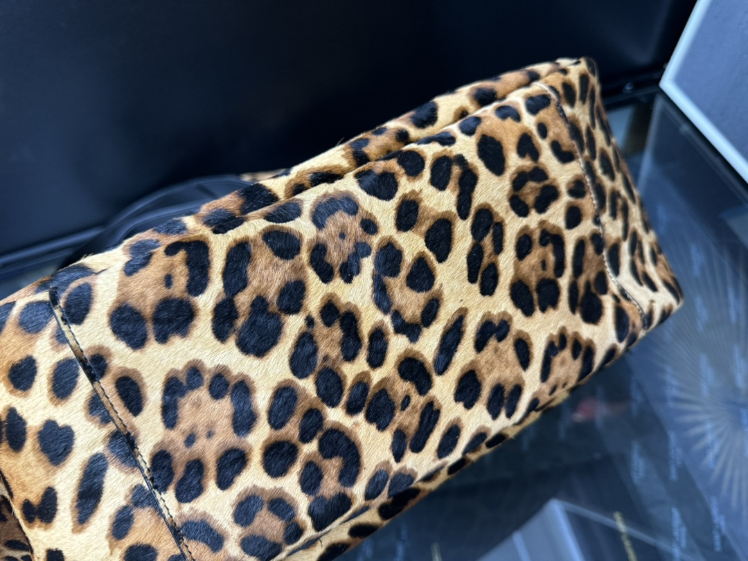 le 5 à 7 bea in pony hair leather