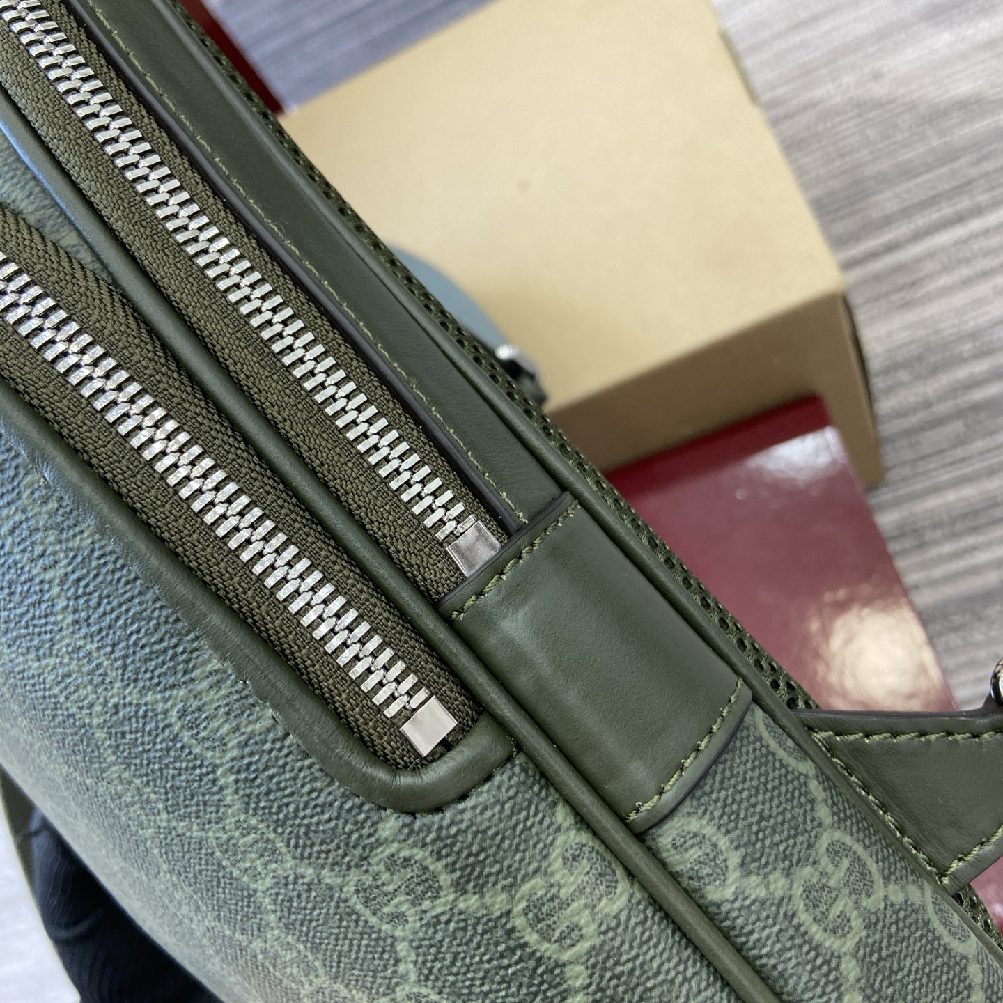 Gucci GG Monogram small slingbag